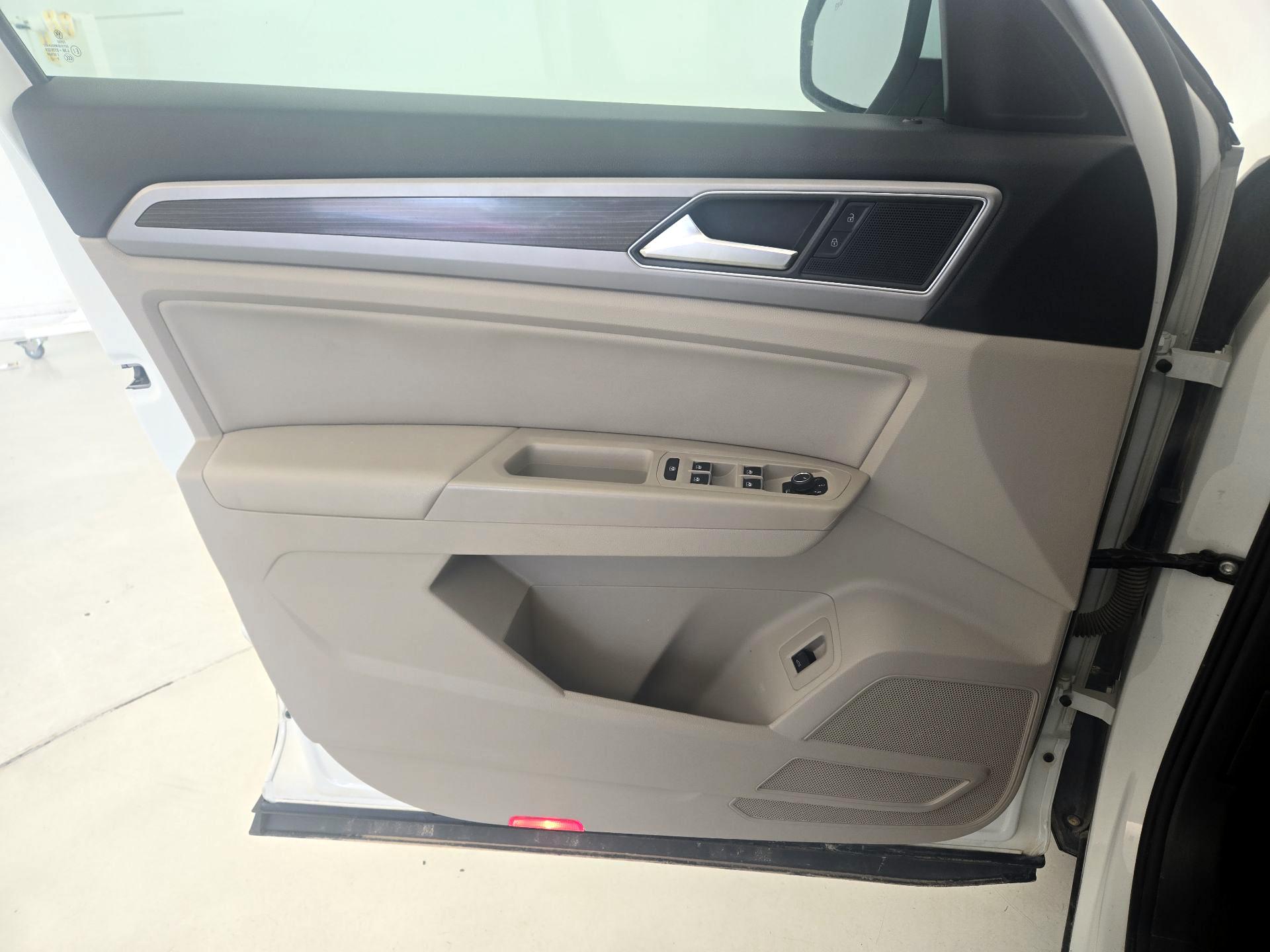 Thumbnail: 2019 Volkswagen Atlas - 12
