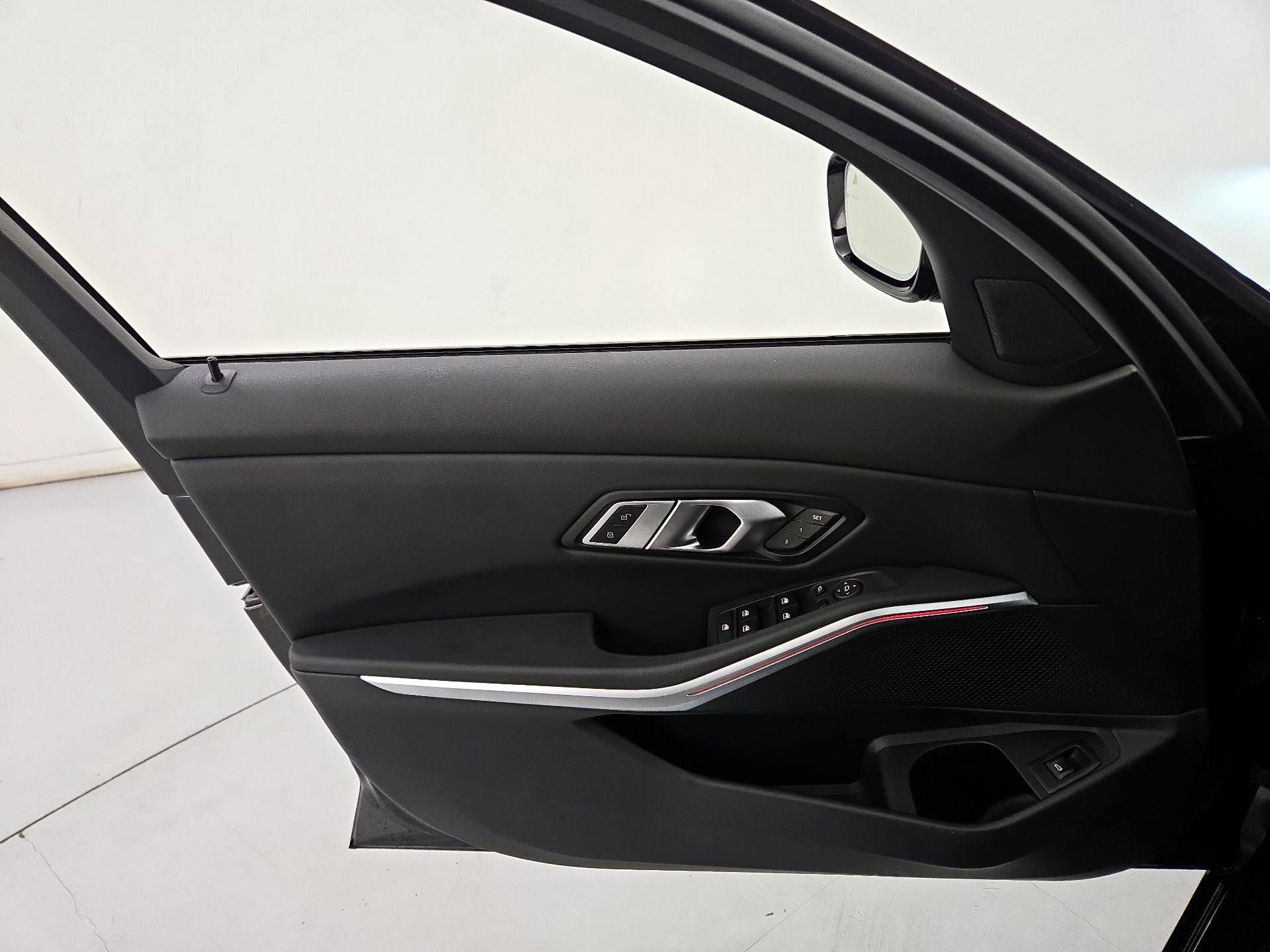 Thumbnail: 2023 BMW 3 Series - 12