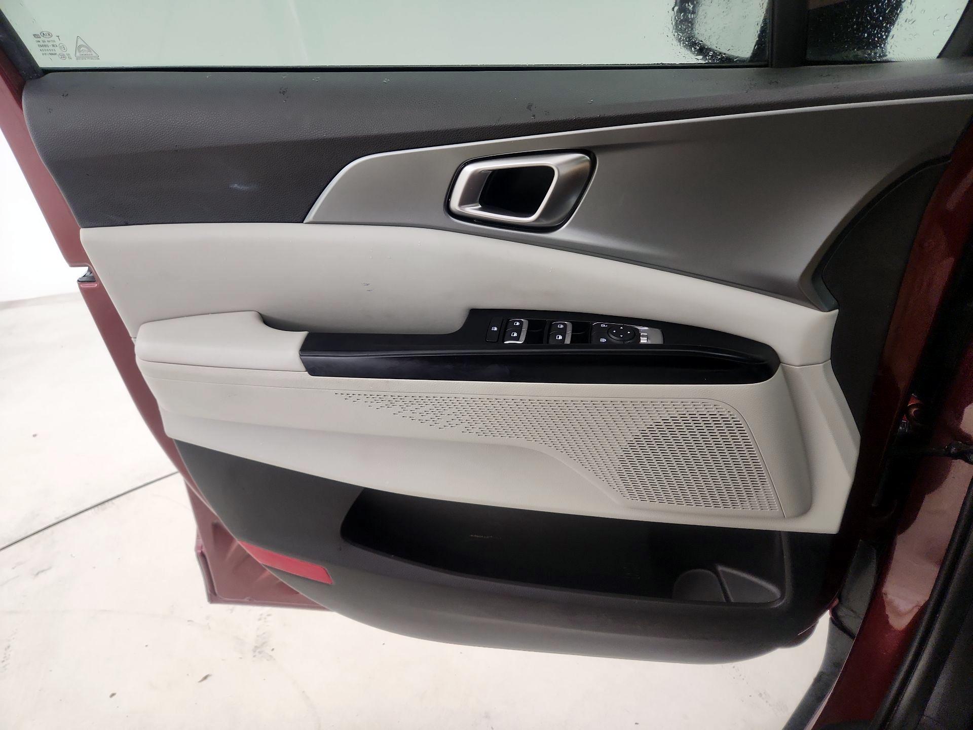 Thumbnail: 2022 Kia Carnival - 12