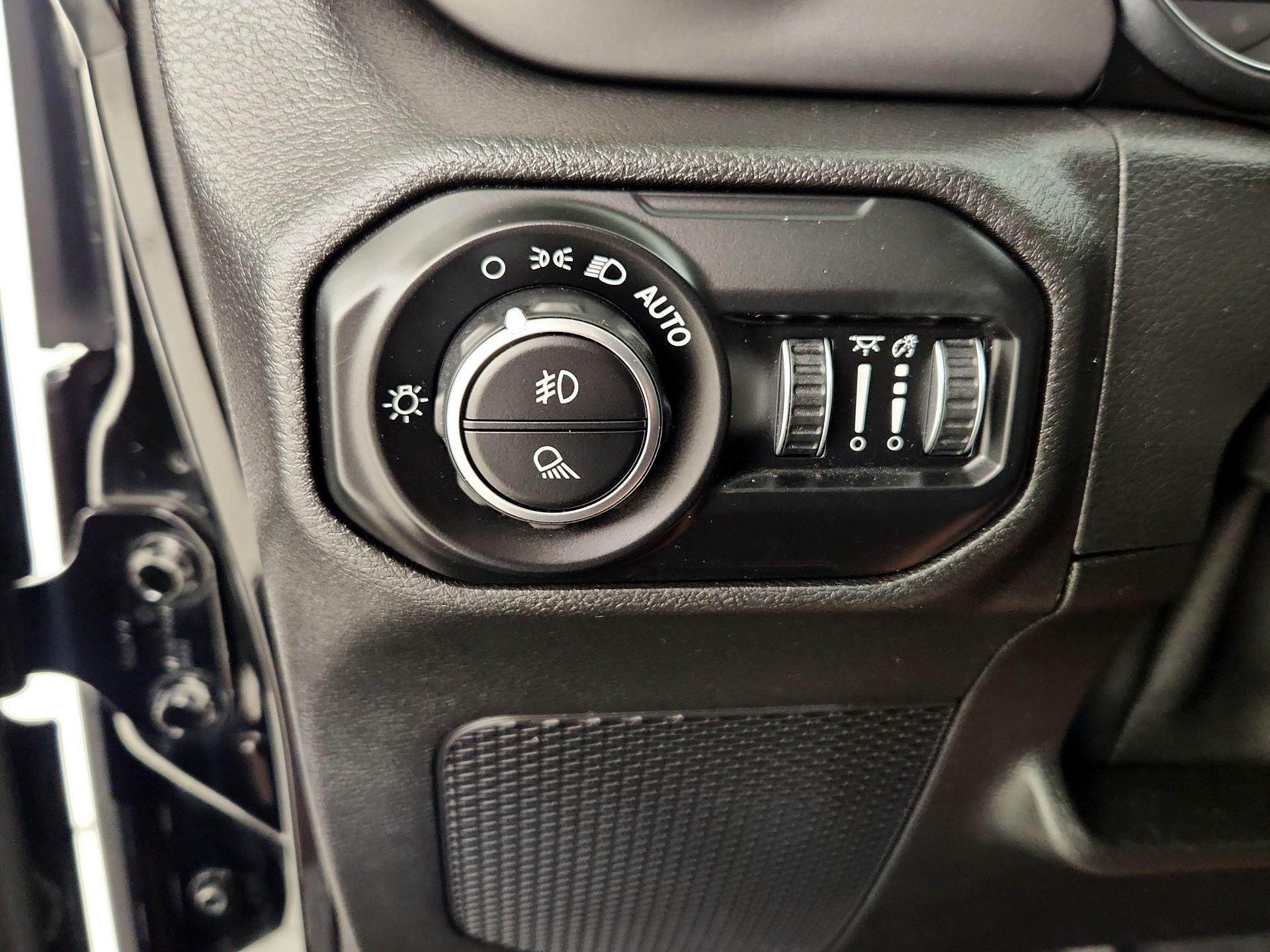 Thumbnail: 2021 Jeep Gladiator - 13