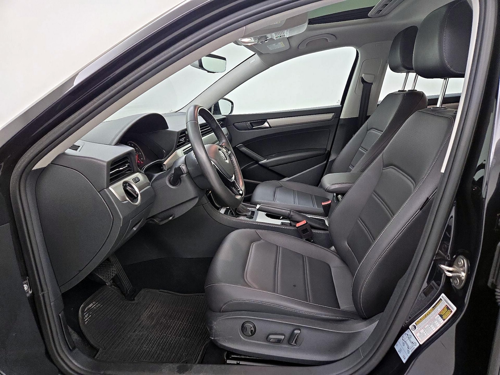 2021 Volkswagen Passat SE - Photo 12