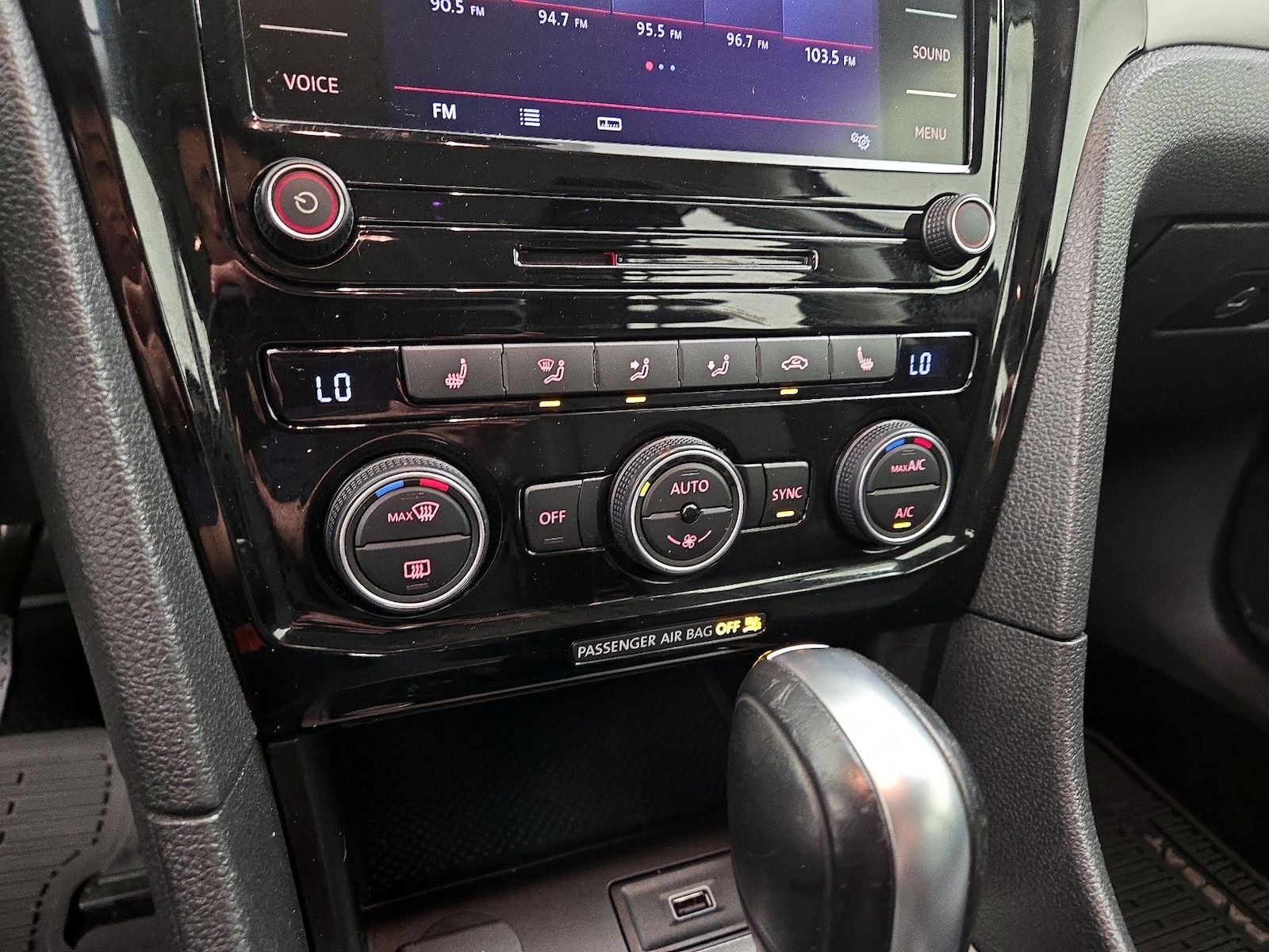 2021 Volkswagen Passat SE - Photo 17