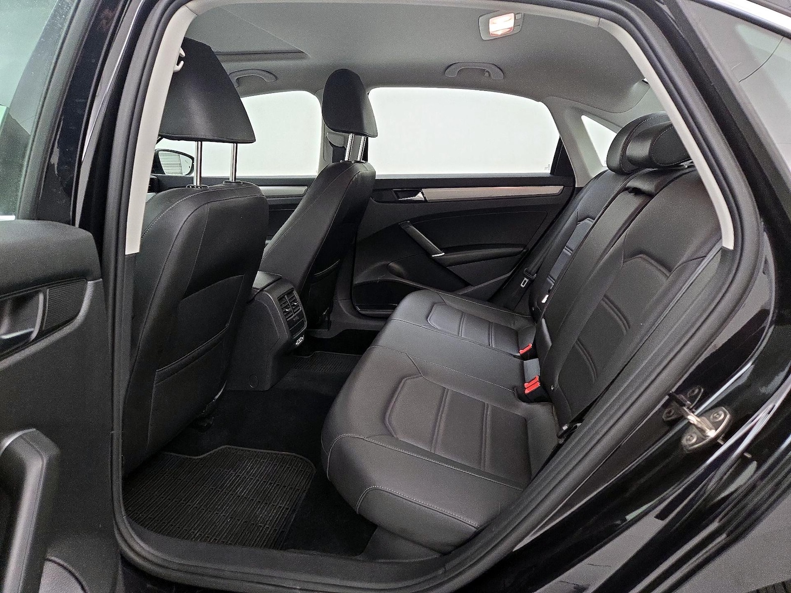 2021 Volkswagen Passat SE - Photo 21