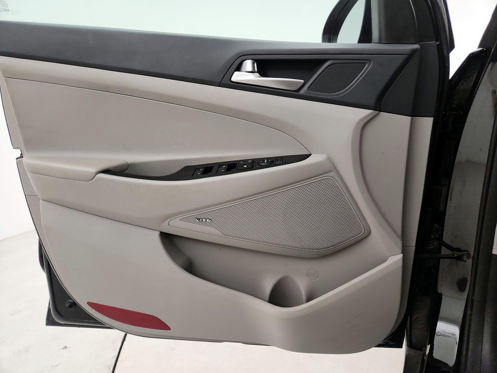 Thumbnail: 2019 Hyundai Tucson - 10