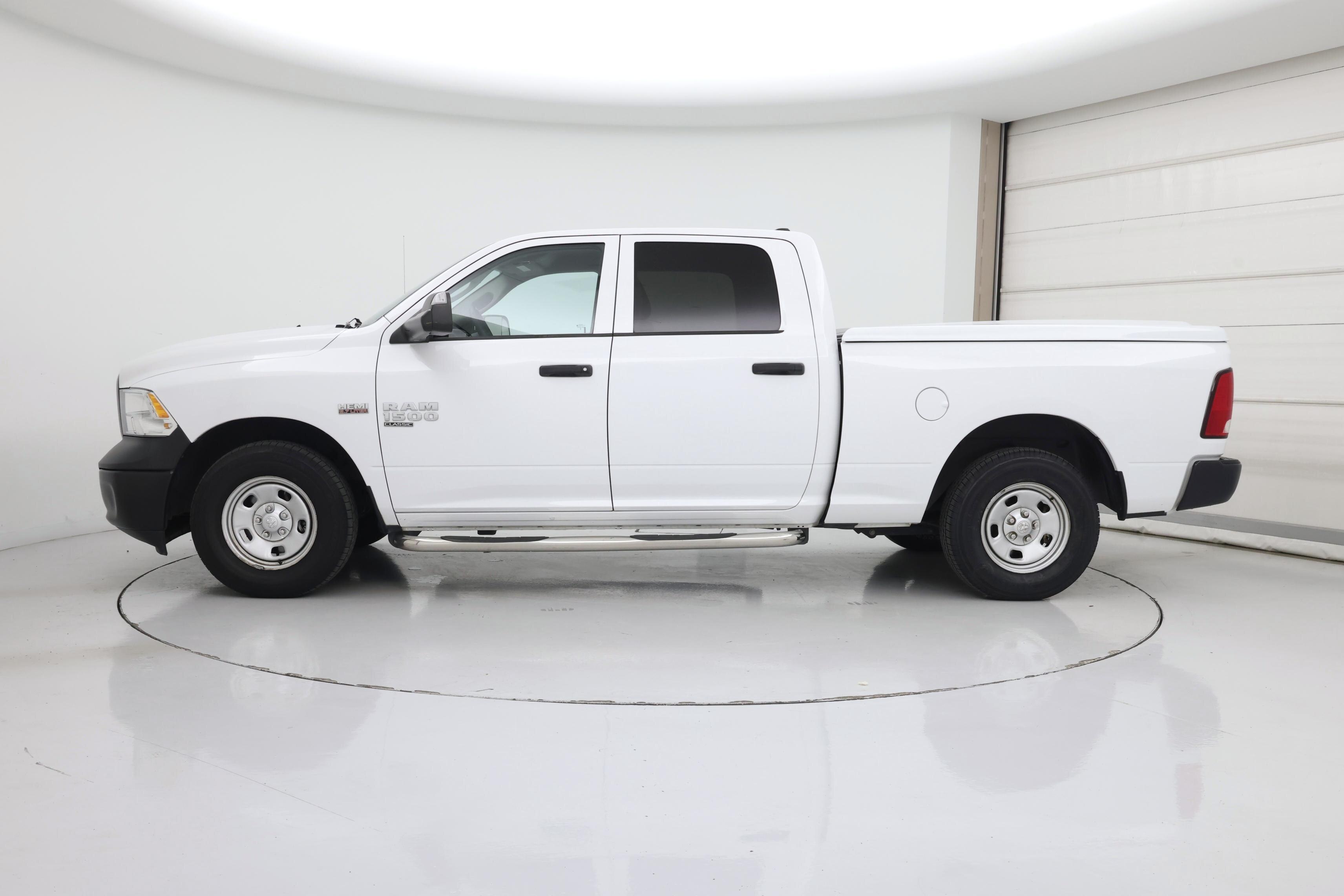 Thumbnail: 2023 RAM 1500 Classic - 3