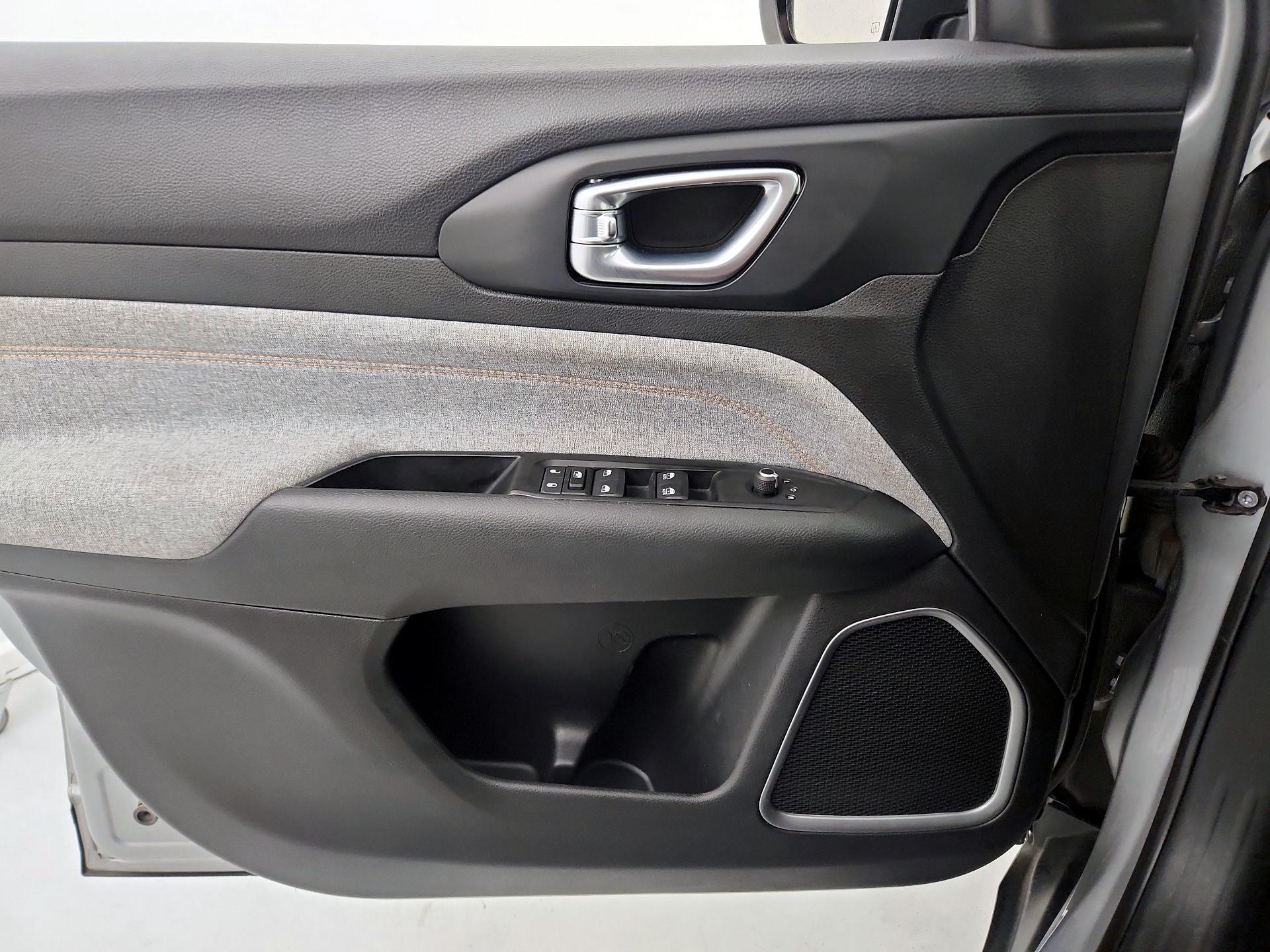 Thumbnail: 2022 Jeep Compass - 12
