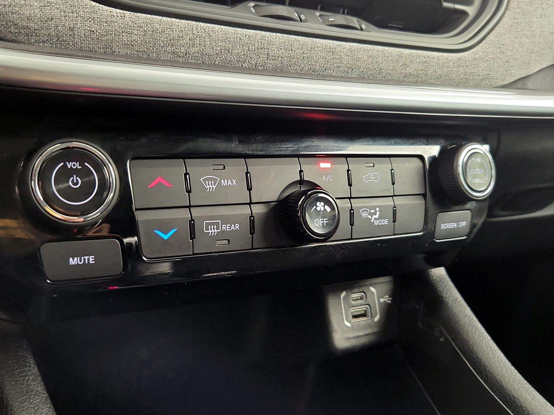 Thumbnail: 2022 Jeep Compass - 16