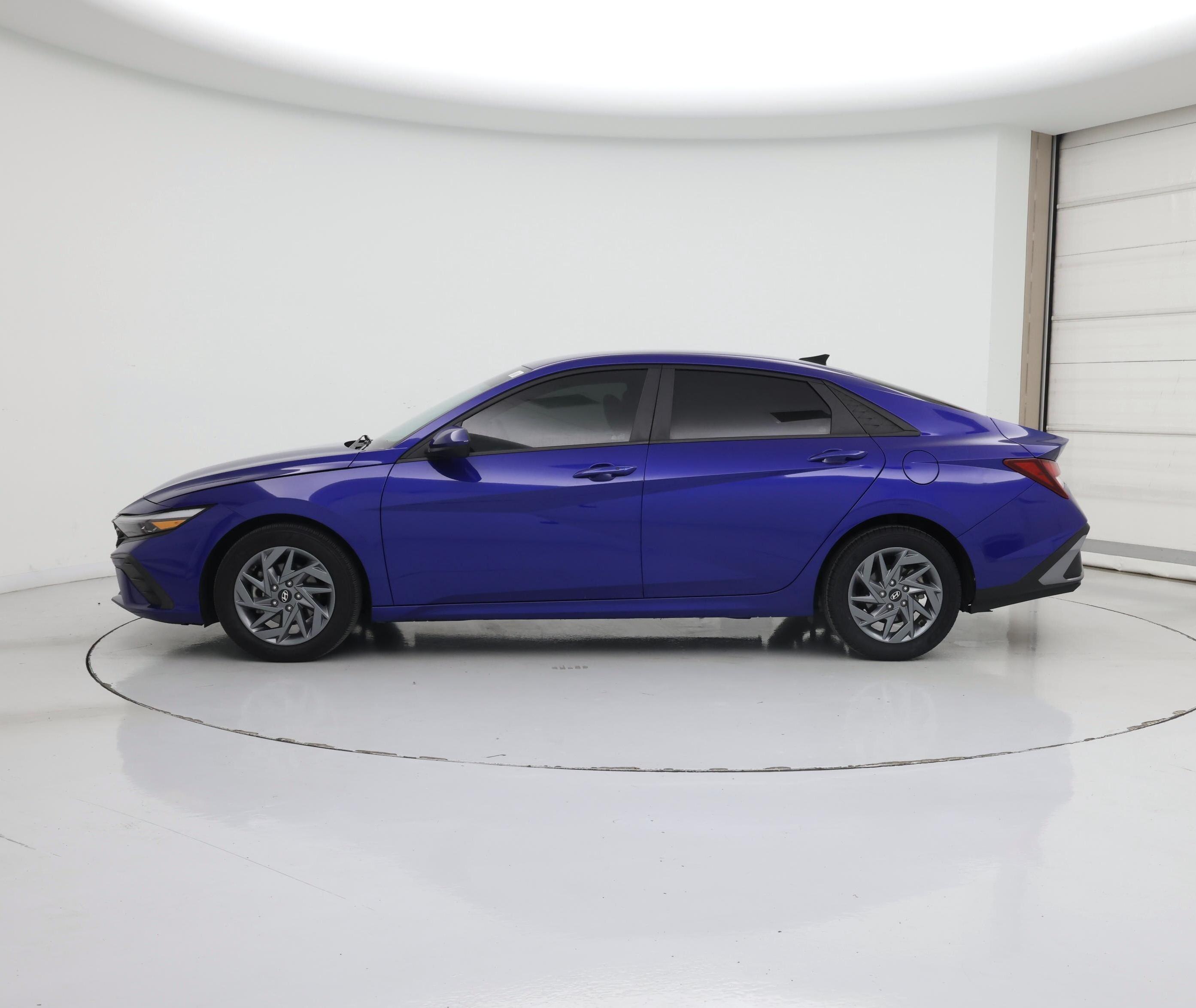 Thumbnail: 2024 Hyundai Elantra - 3