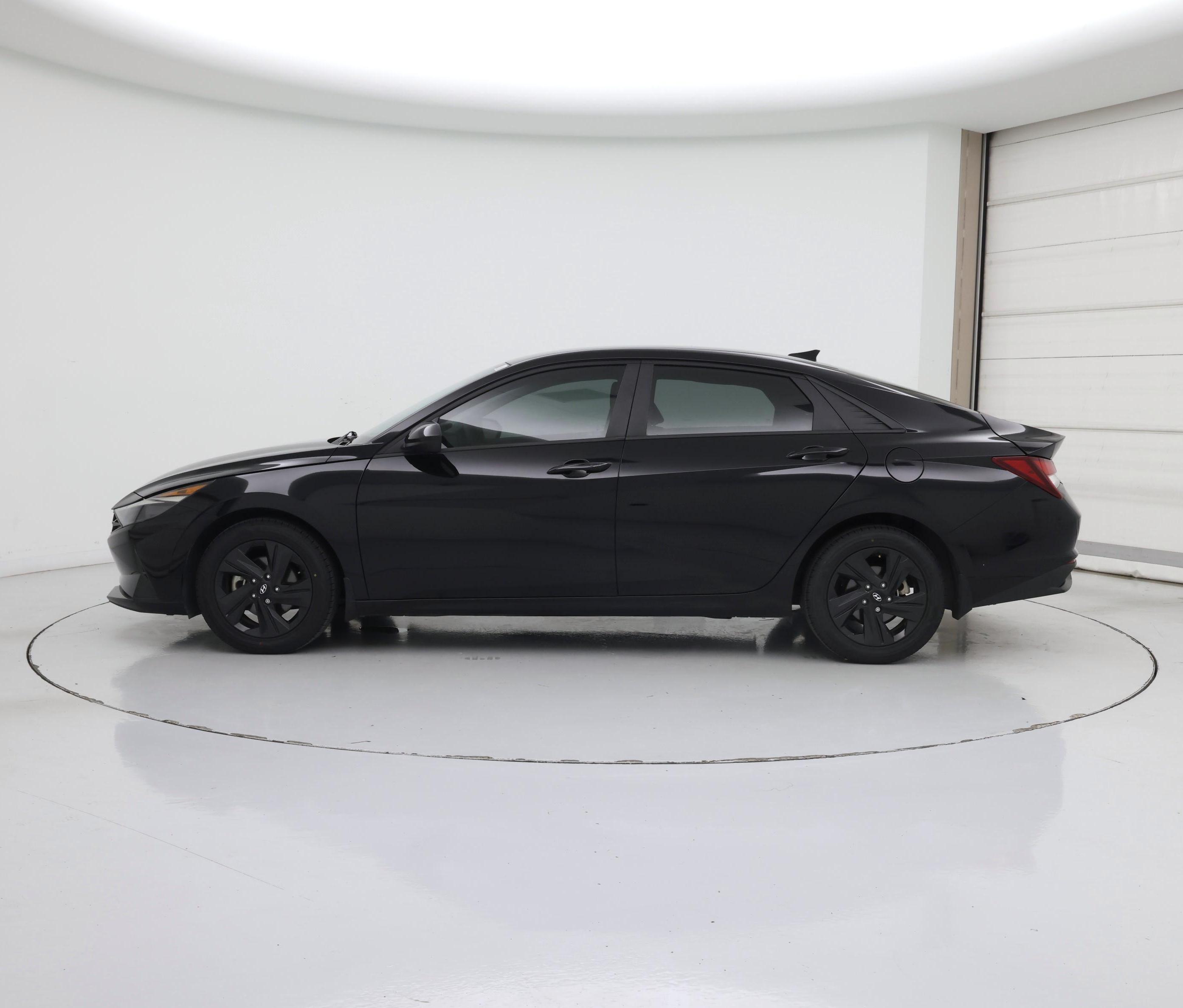 Thumbnail: 2023 Hyundai Elantra - 3