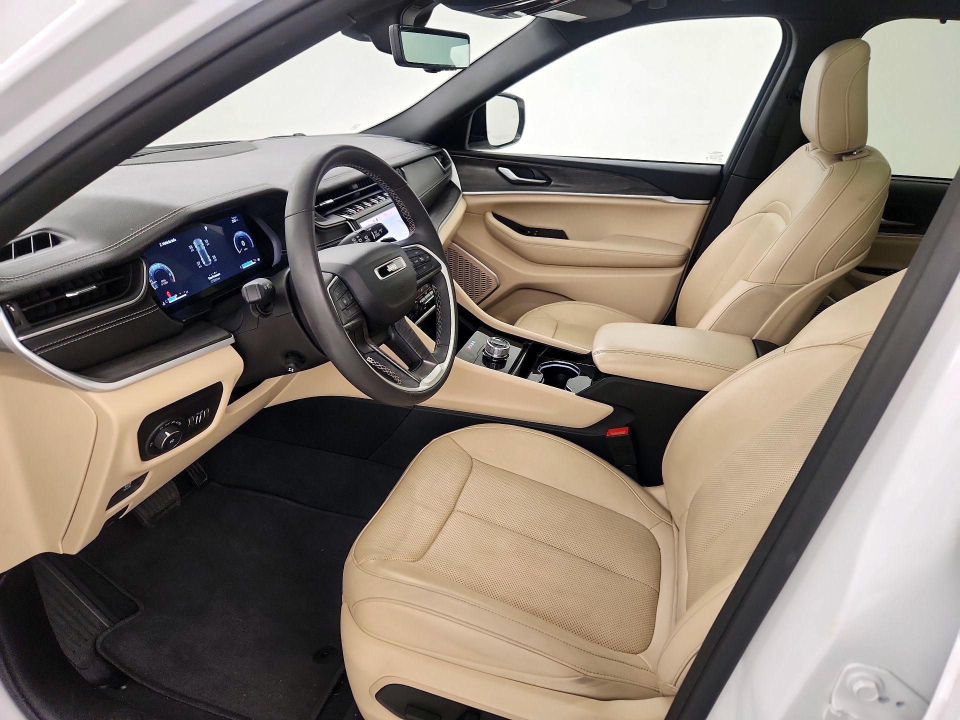 Thumbnail: 2023 Jeep Grand Cherokee - 11