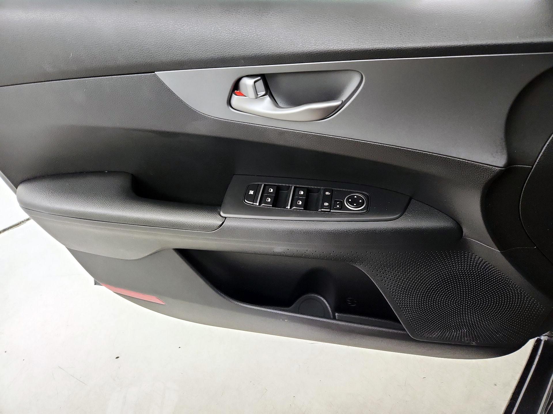 Thumbnail: 2021 Kia Forte - 12