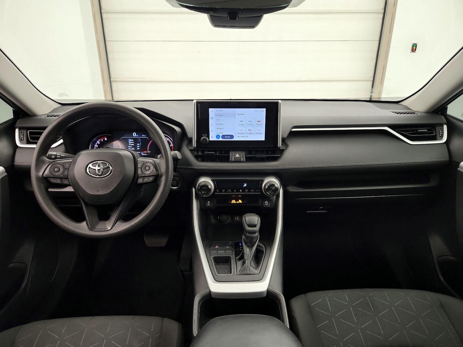 2023 Toyota RAV4 XLE - Photo 10