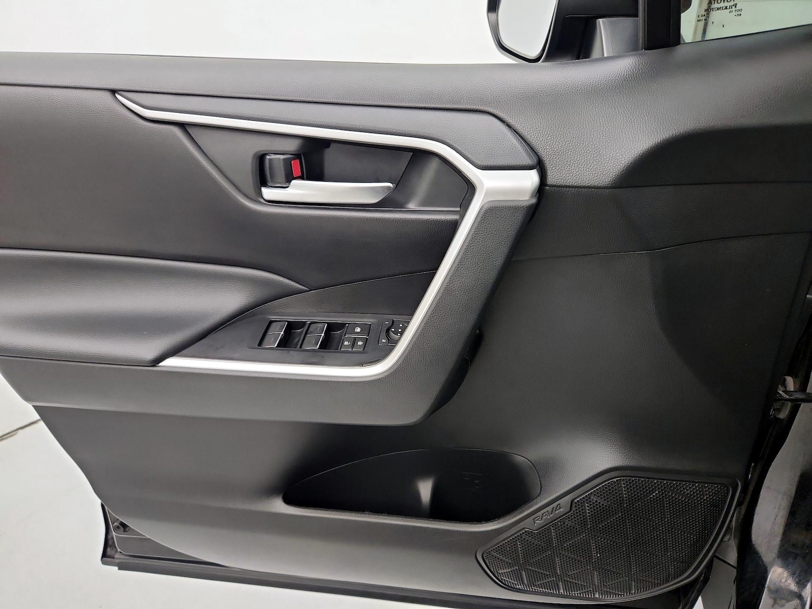2023 Toyota RAV4 XLE - Photo 13