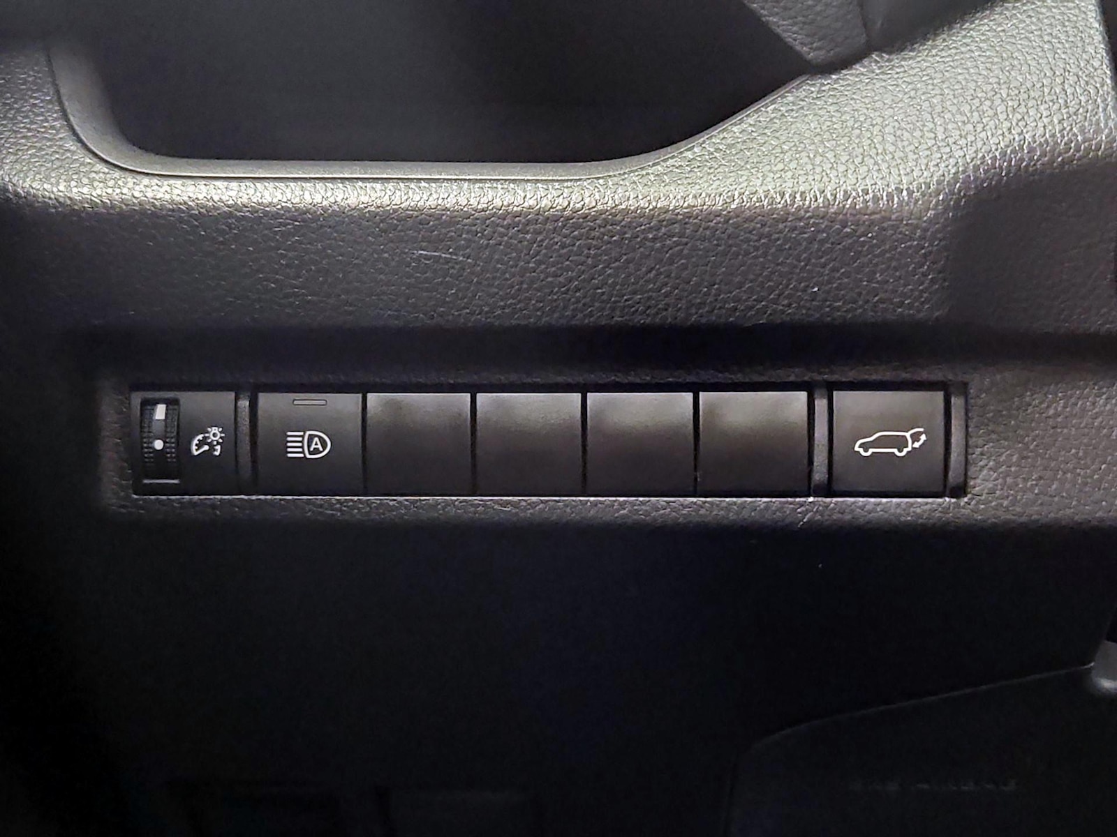 2023 Toyota RAV4 XLE - Photo 14