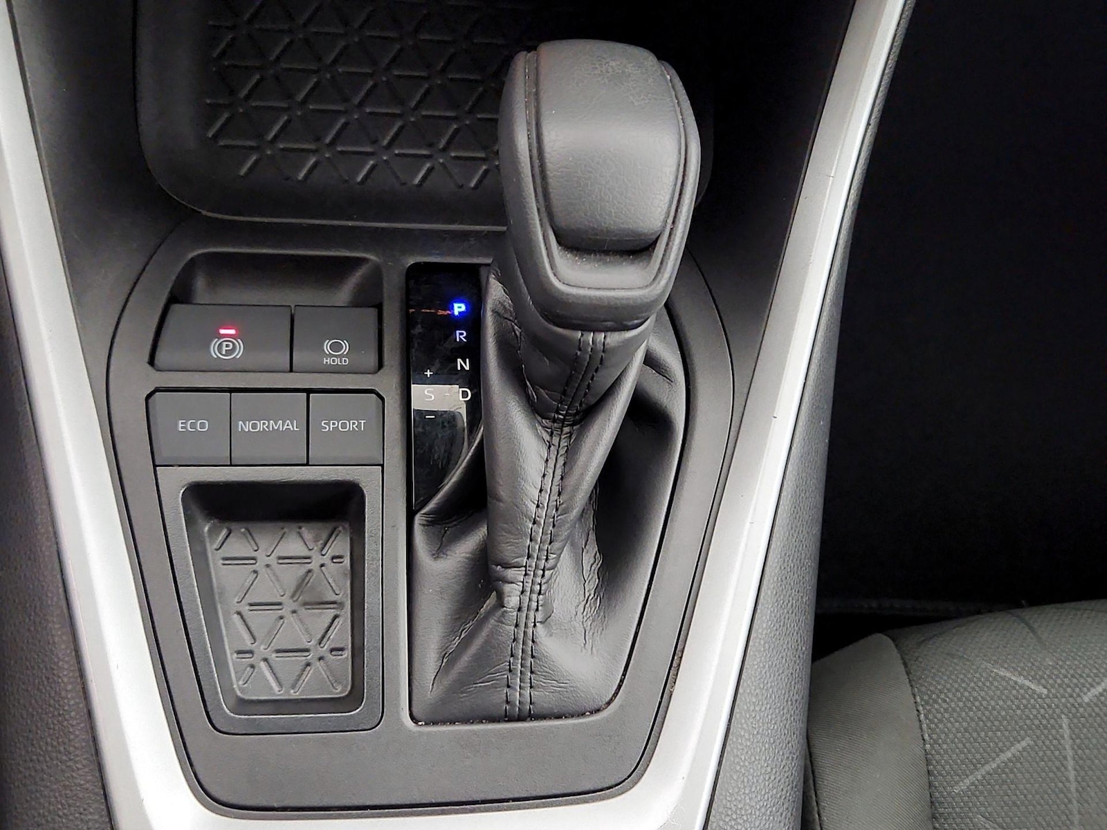 2023 Toyota RAV4 XLE - Photo 19