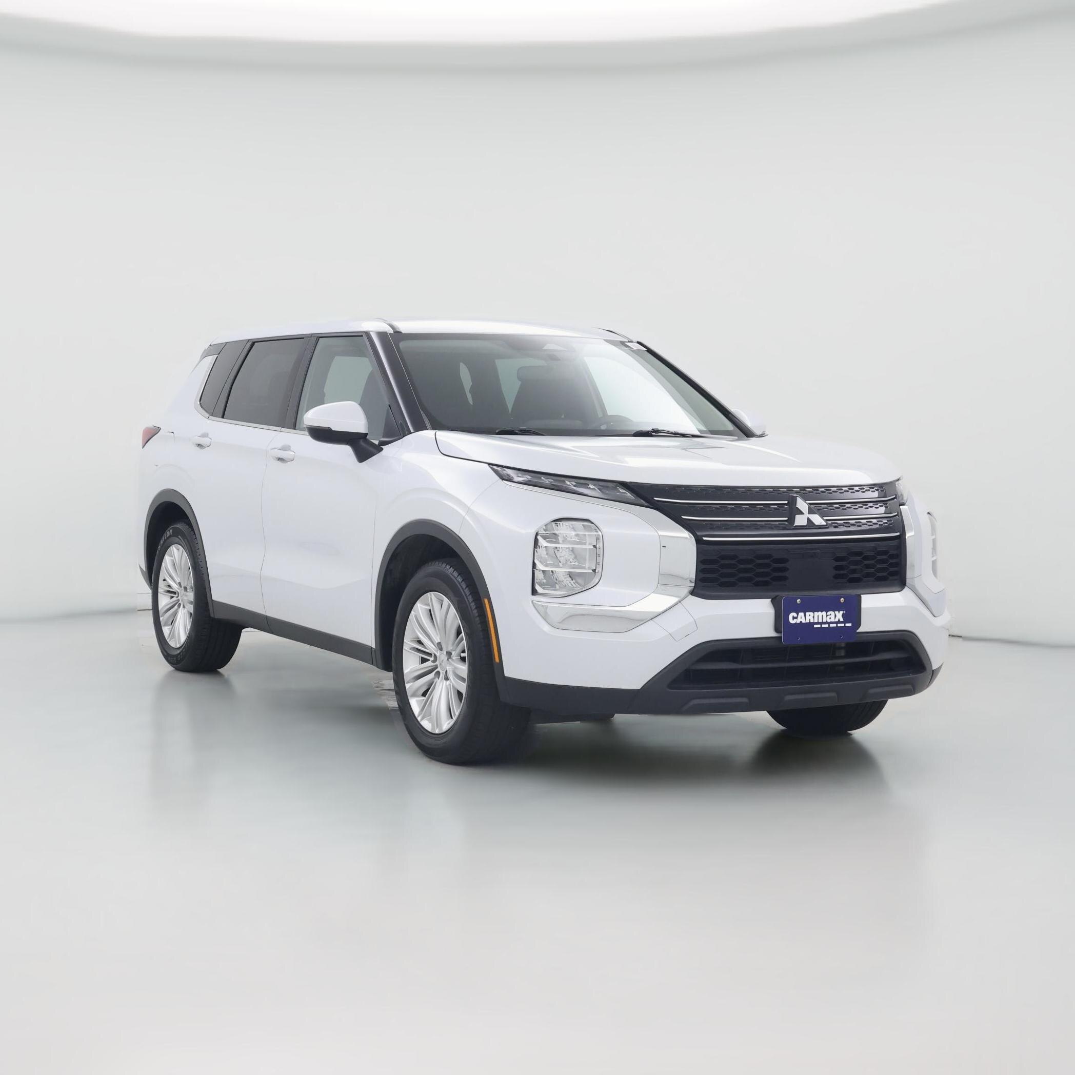 Thumbnail: 2023 Mitsubishi Outlander - 1