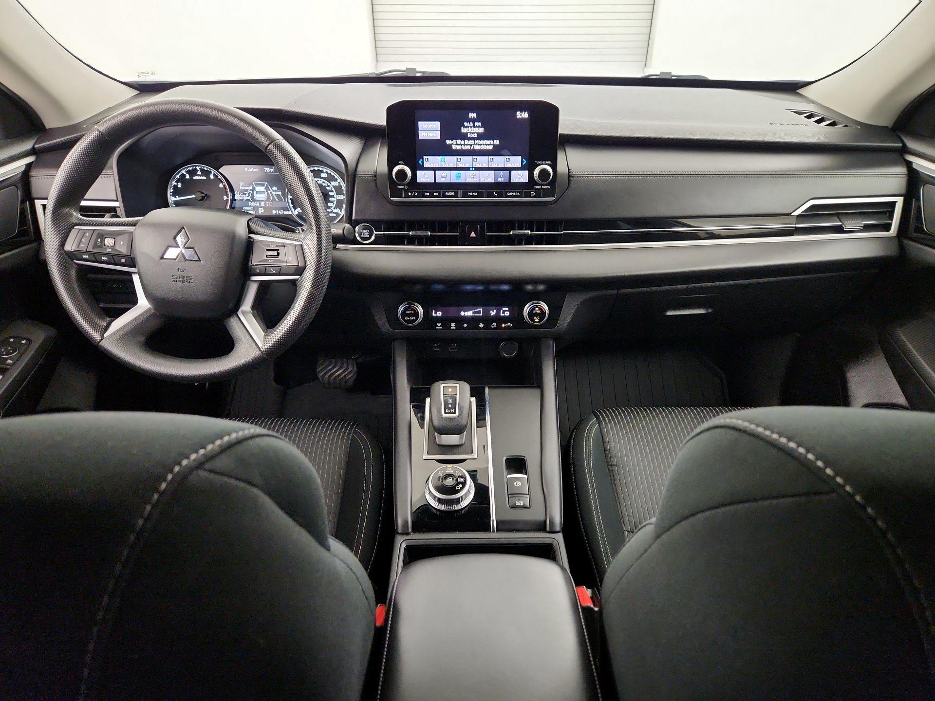 Thumbnail: 2023 Mitsubishi Outlander - 9