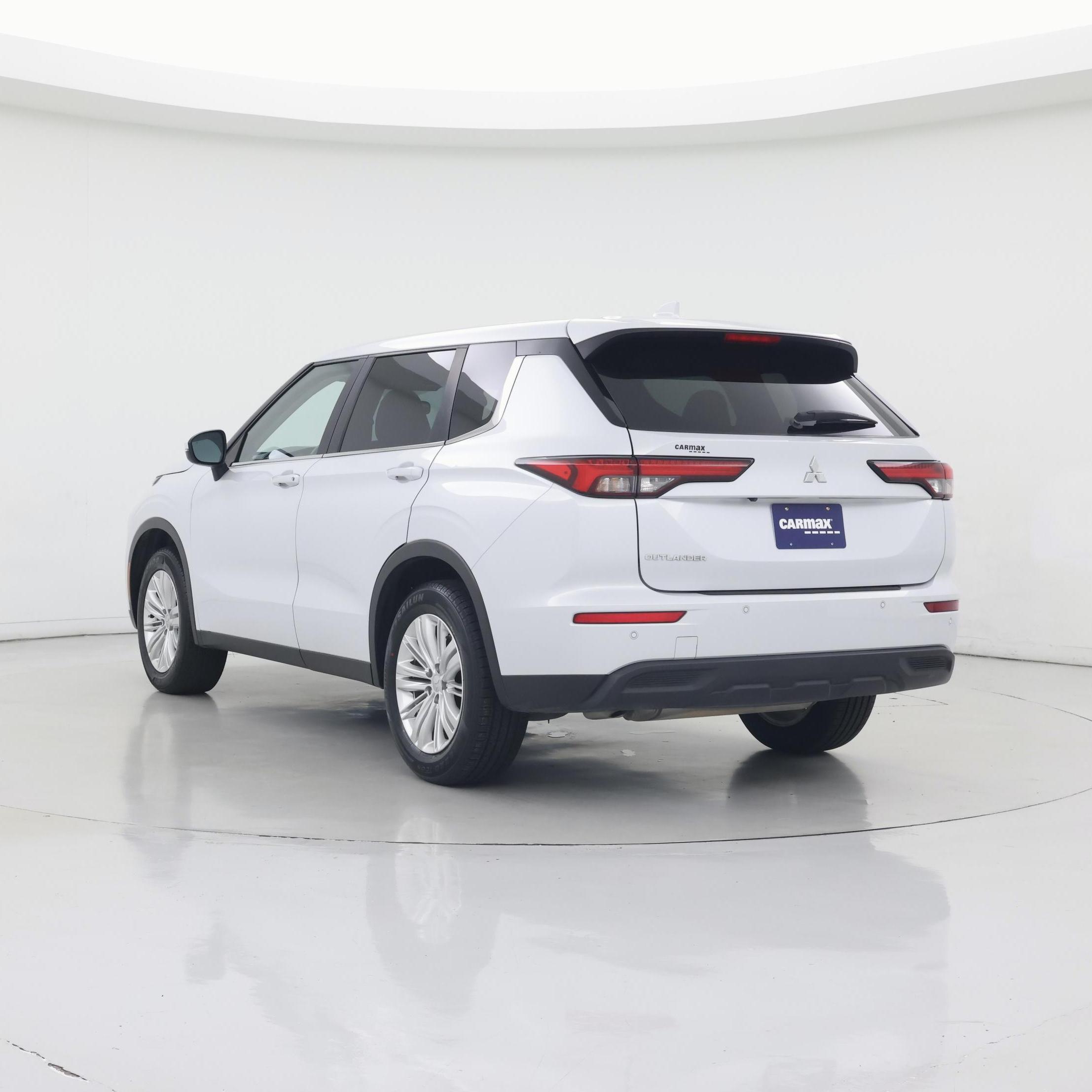 Thumbnail: 2023 Mitsubishi Outlander - 2