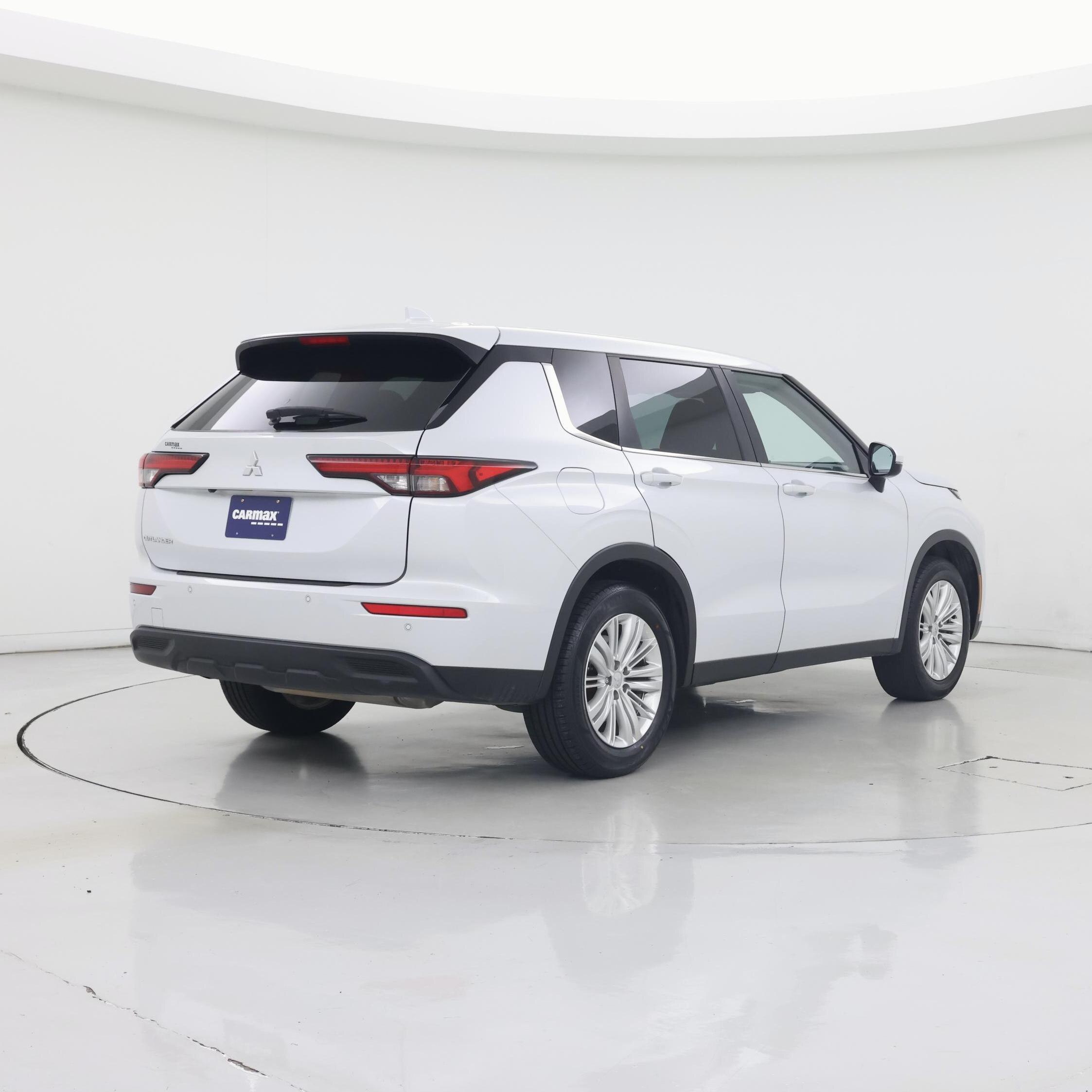 Thumbnail: 2023 Mitsubishi Outlander - 8