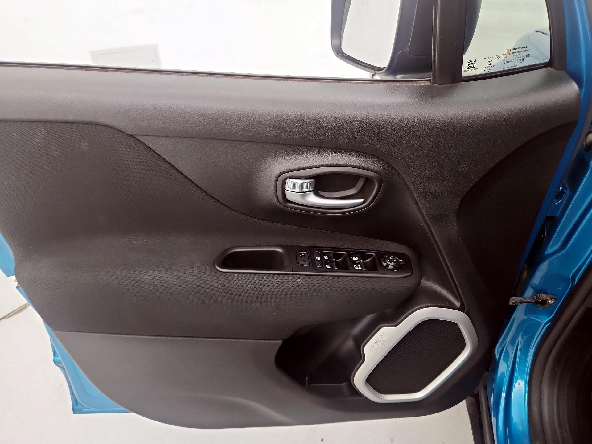 Thumbnail: 2020 Jeep Renegade - 12