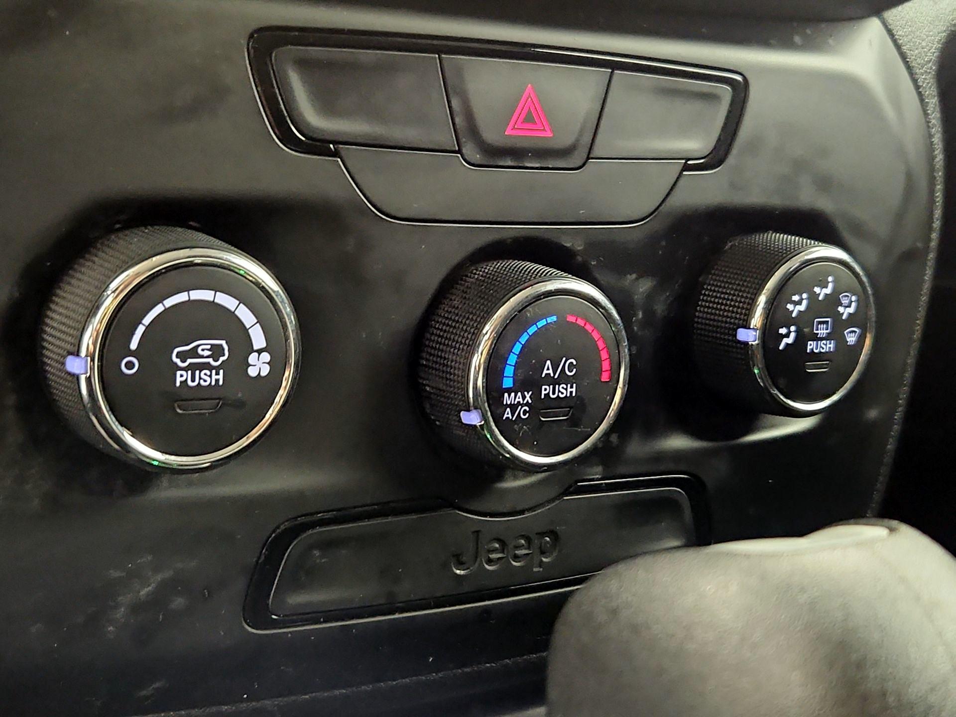 Thumbnail: 2020 Jeep Renegade - 16