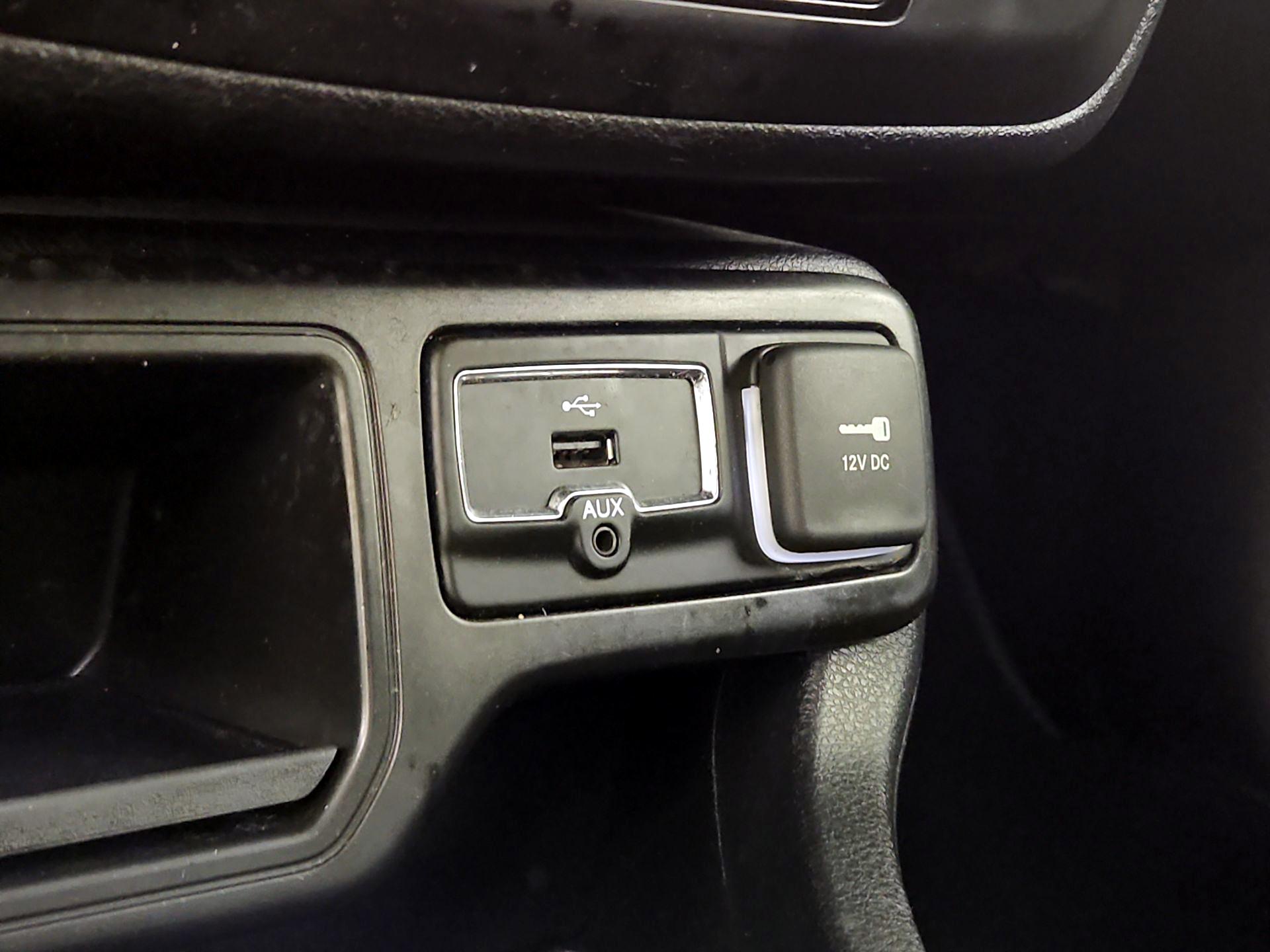 Thumbnail: 2020 Jeep Renegade - 18