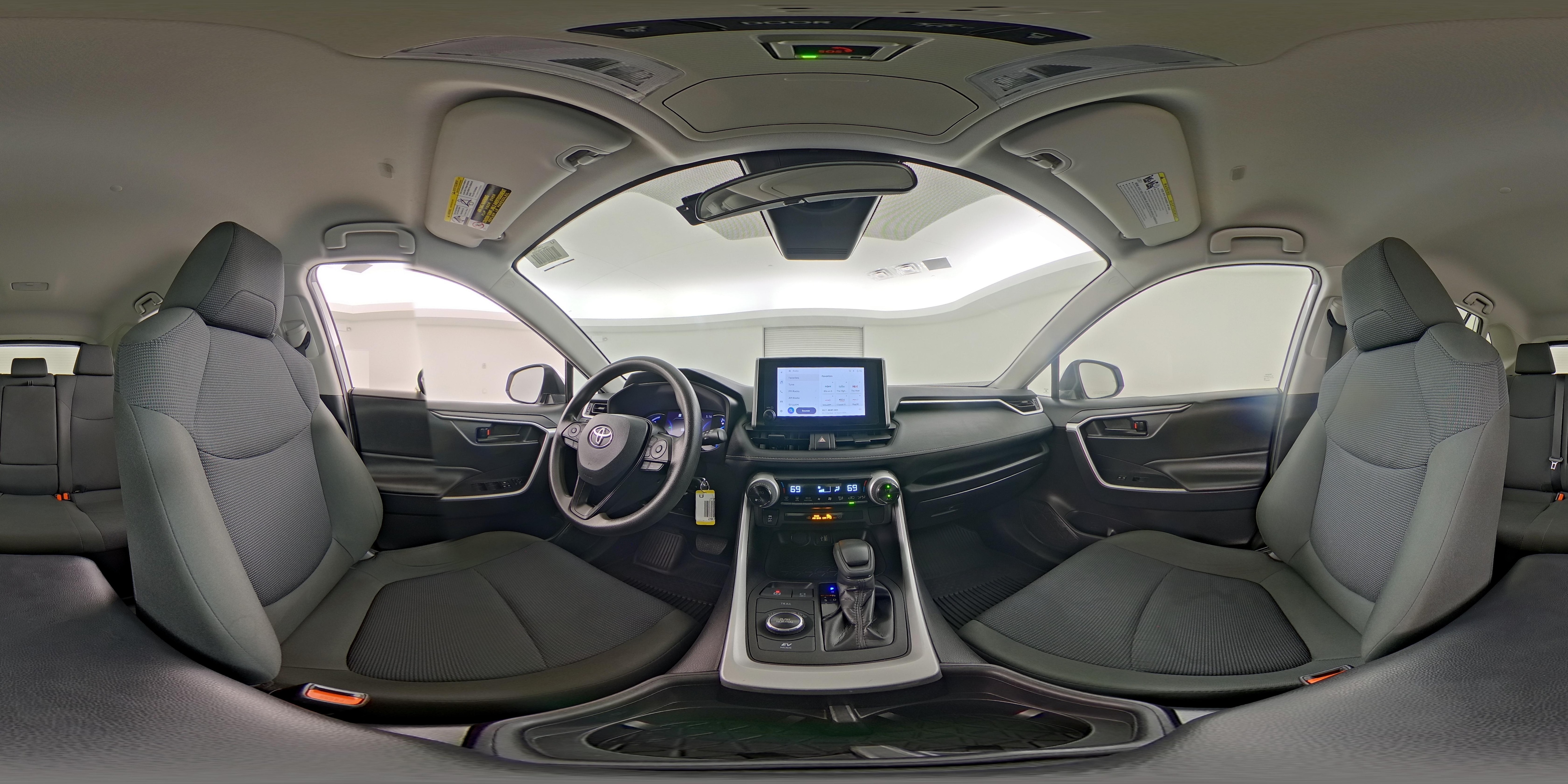 2024 Toyota RAV4 LE - Photo 24