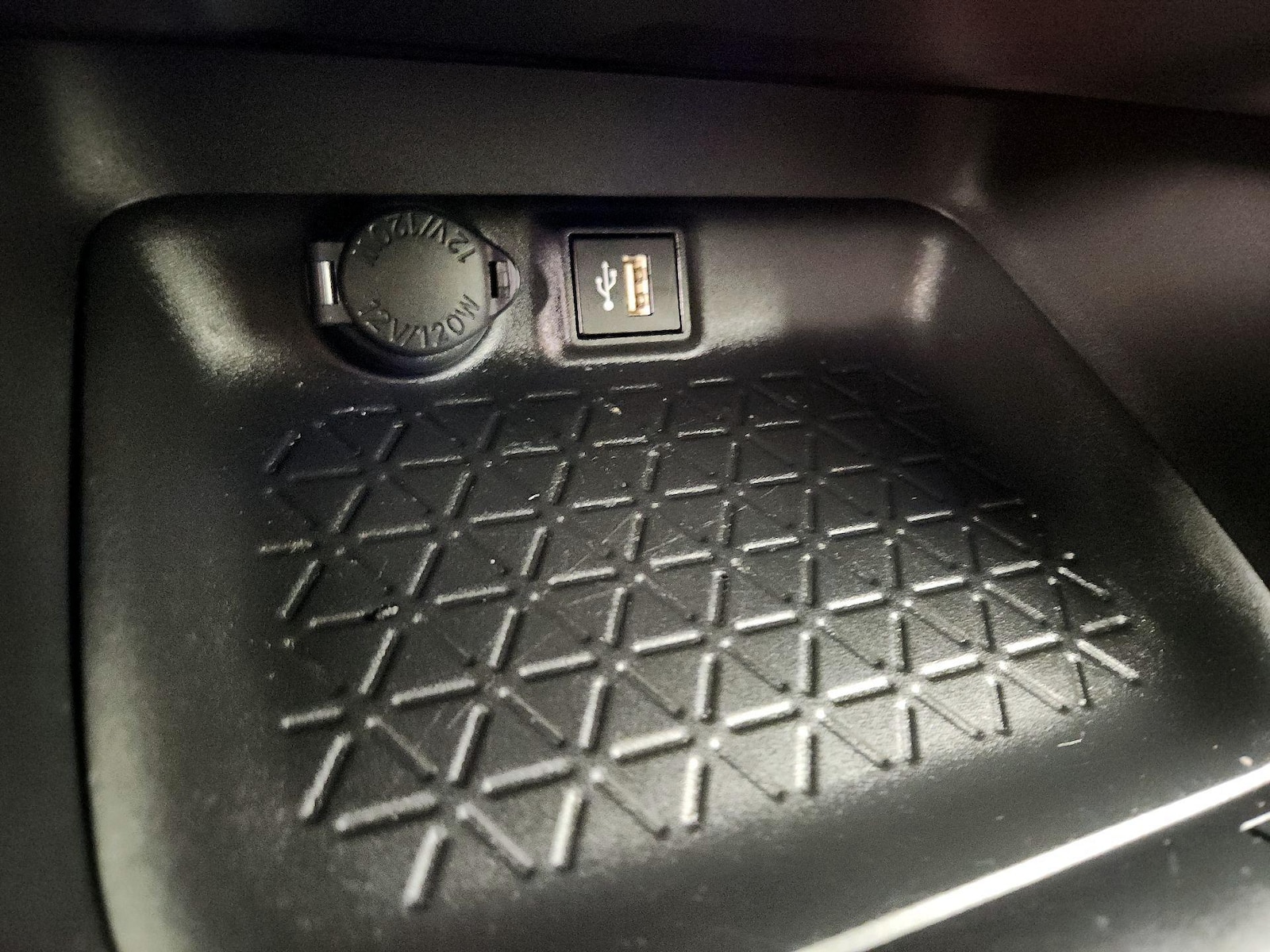 2024 Toyota RAV4 LE - Photo 19