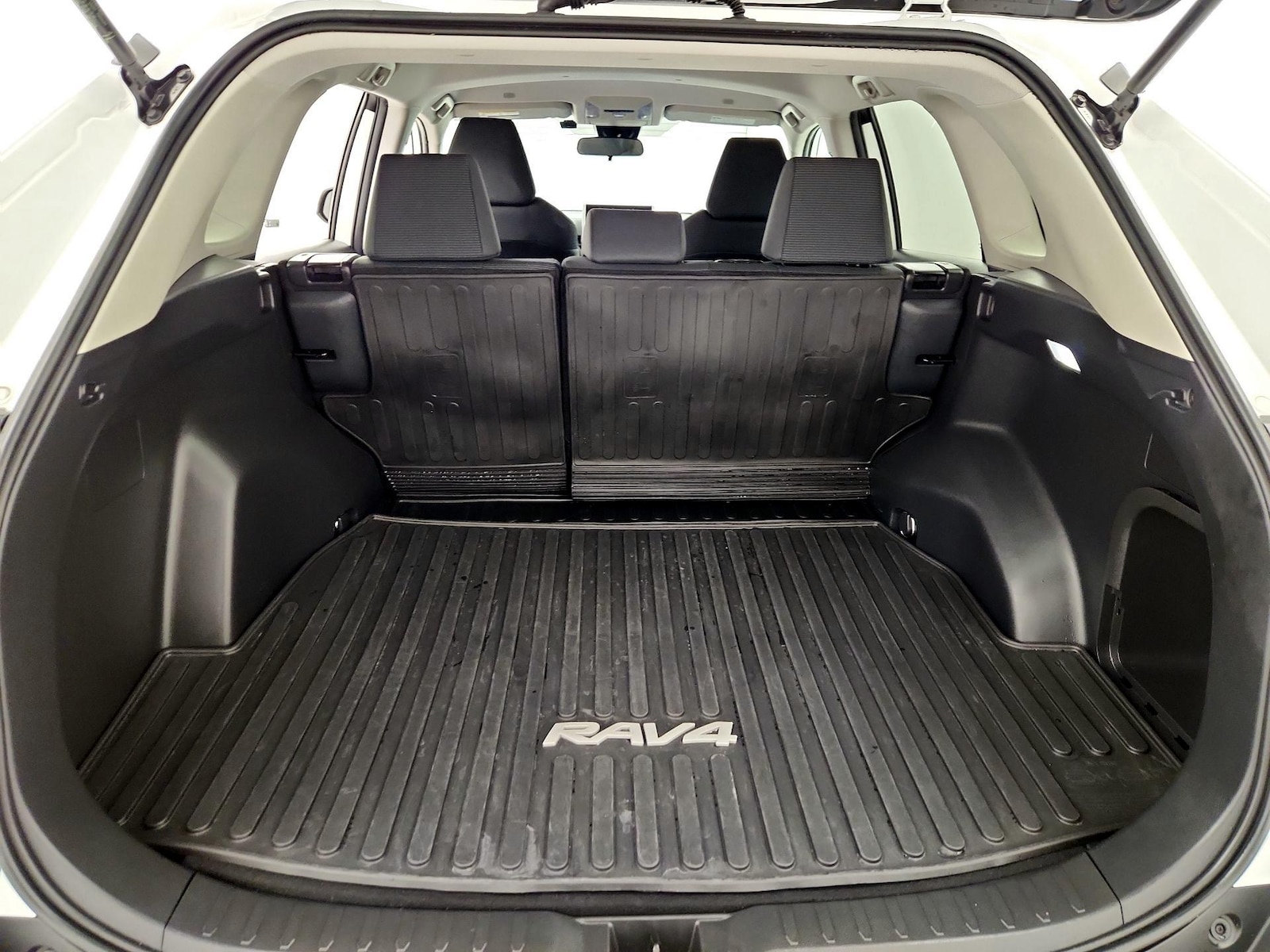 2024 Toyota RAV4 LE - Photo 21