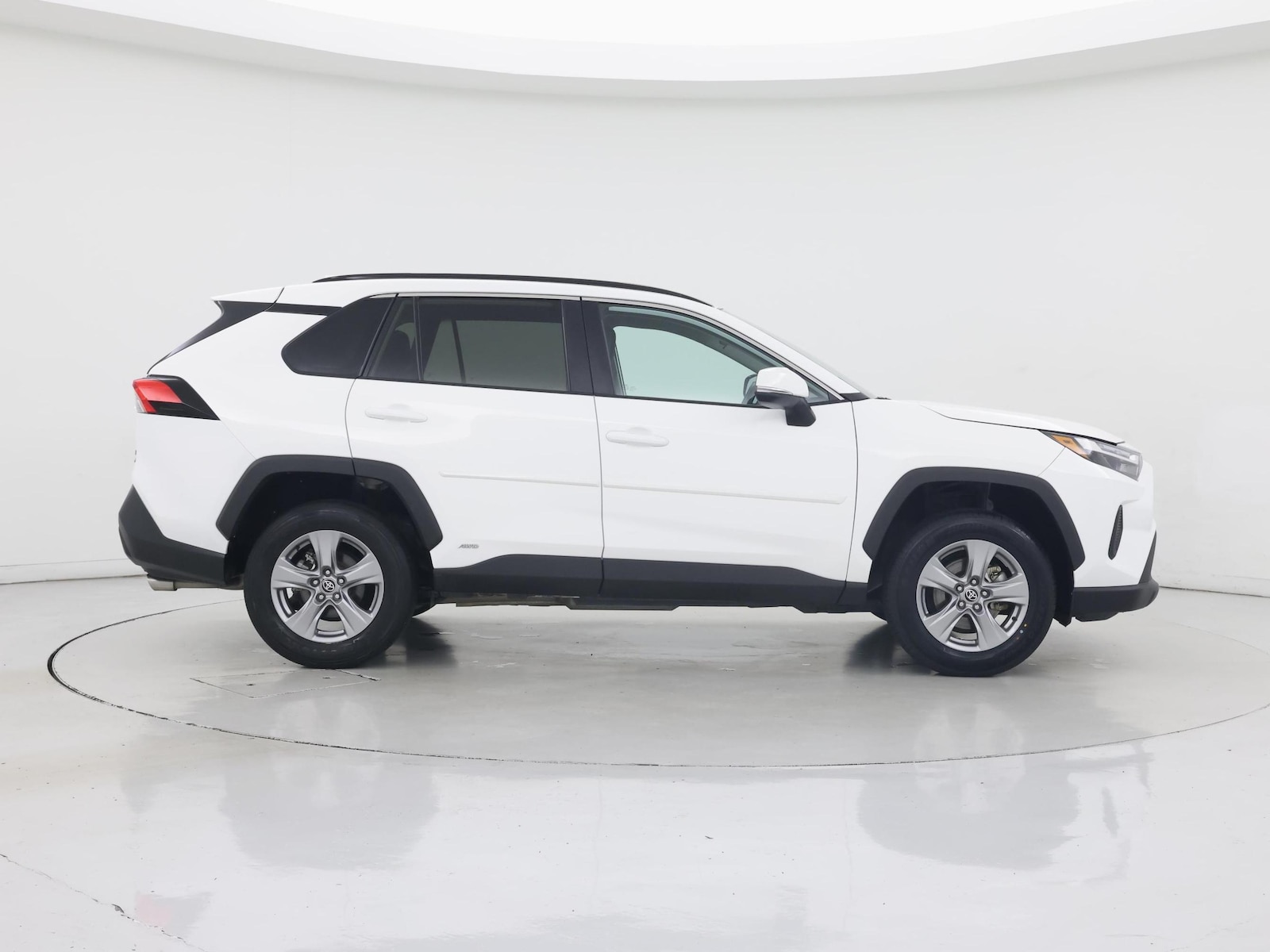 2024 Toyota RAV4 LE - Photo 8