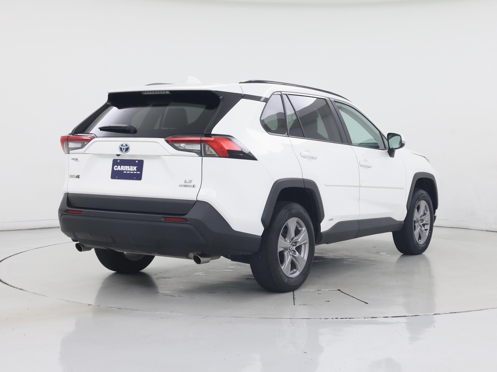 2024 Toyota RAV4 LE - Photo 9