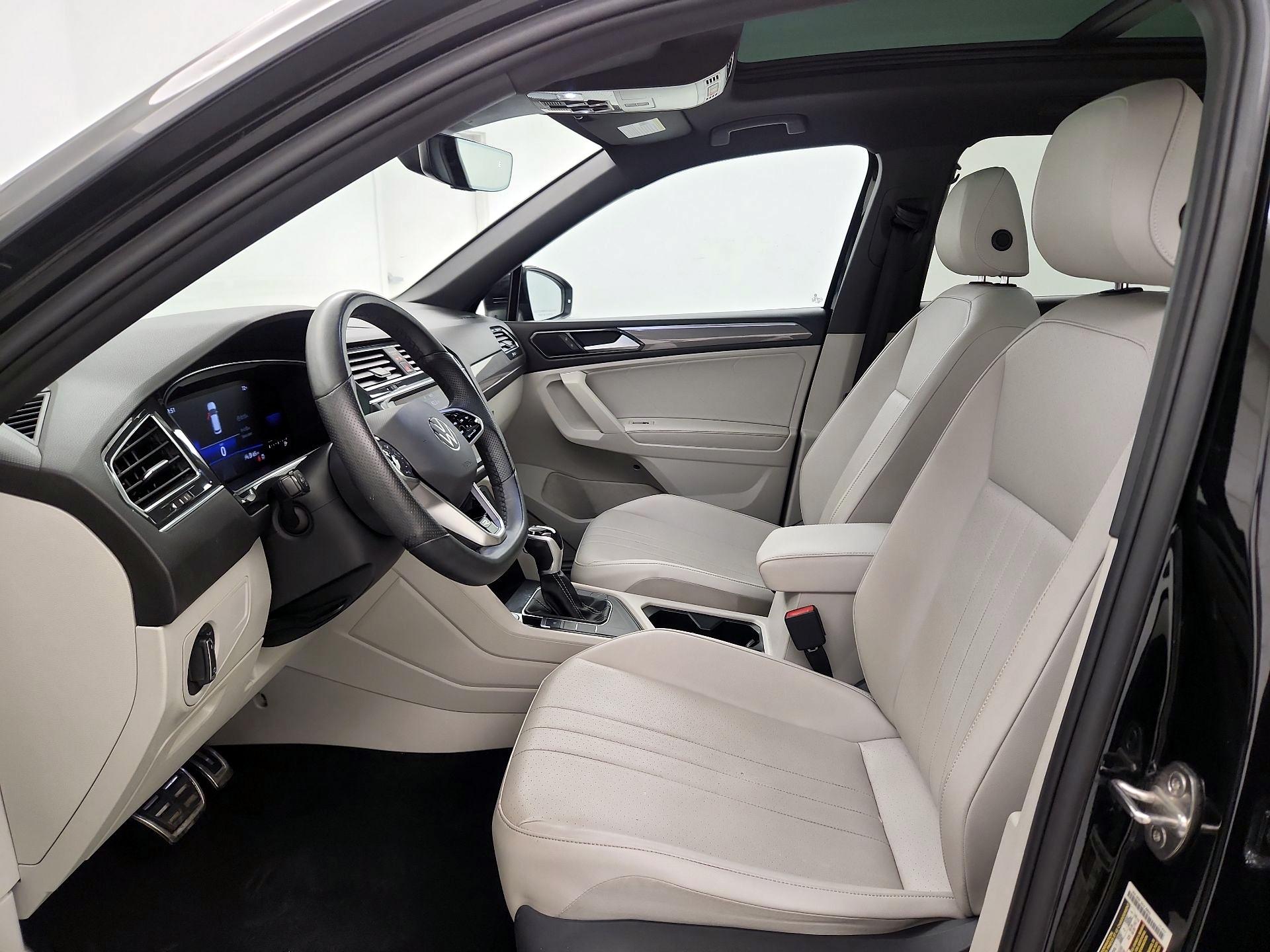 Thumbnail: 2022 Volkswagen Tiguan - 11