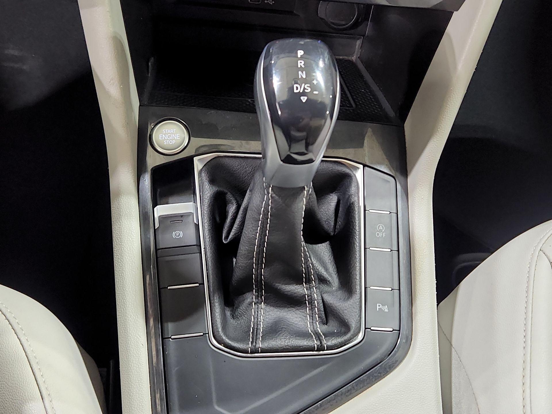 Thumbnail: 2022 Volkswagen Tiguan - 17
