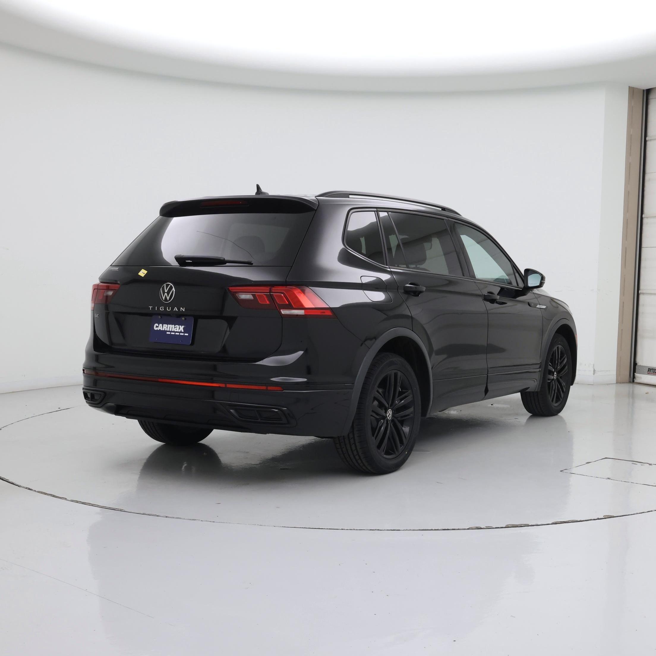 Thumbnail: 2022 Volkswagen Tiguan - 8