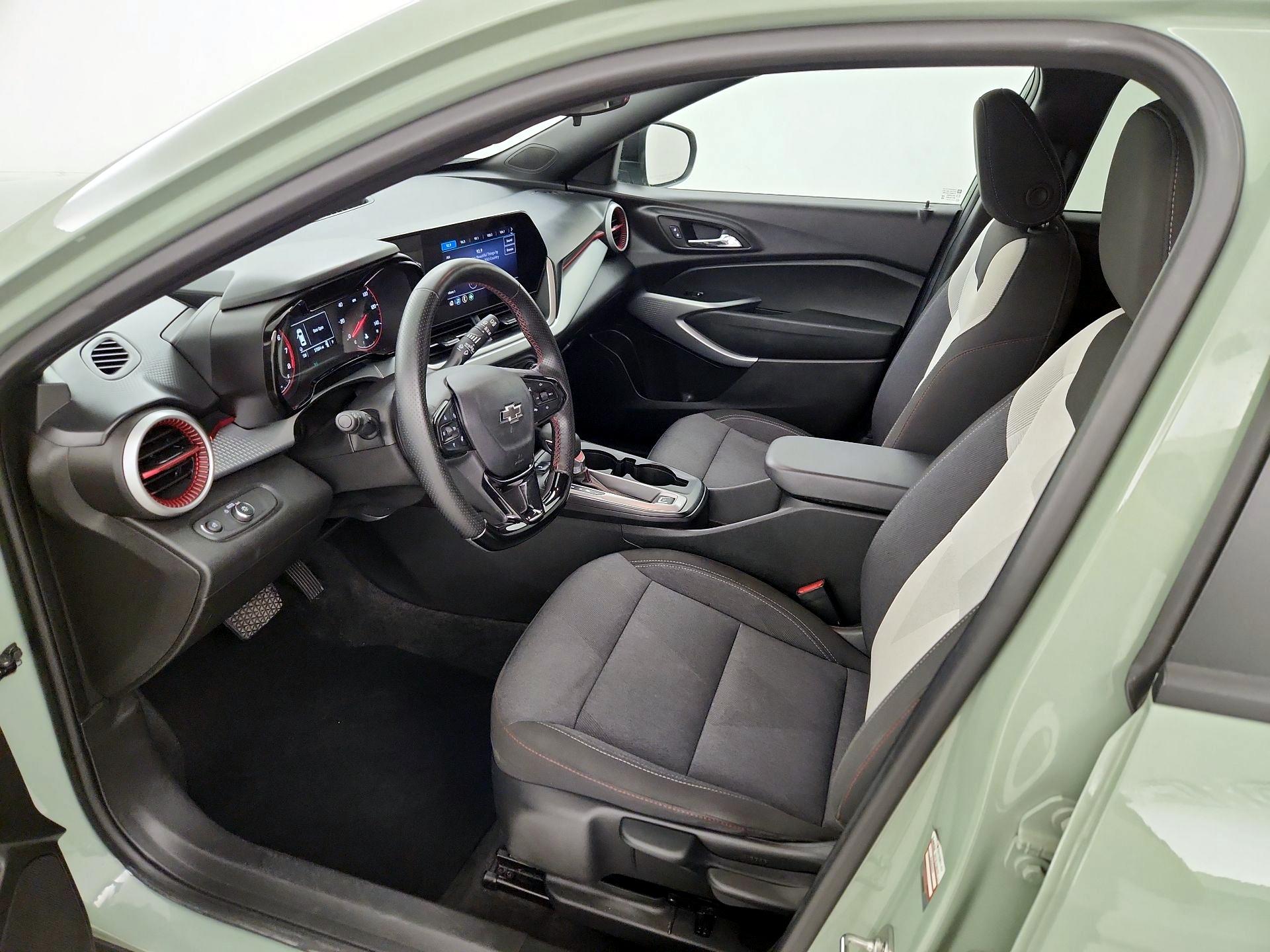 Thumbnail: 2024 Chevrolet Trax - 11
