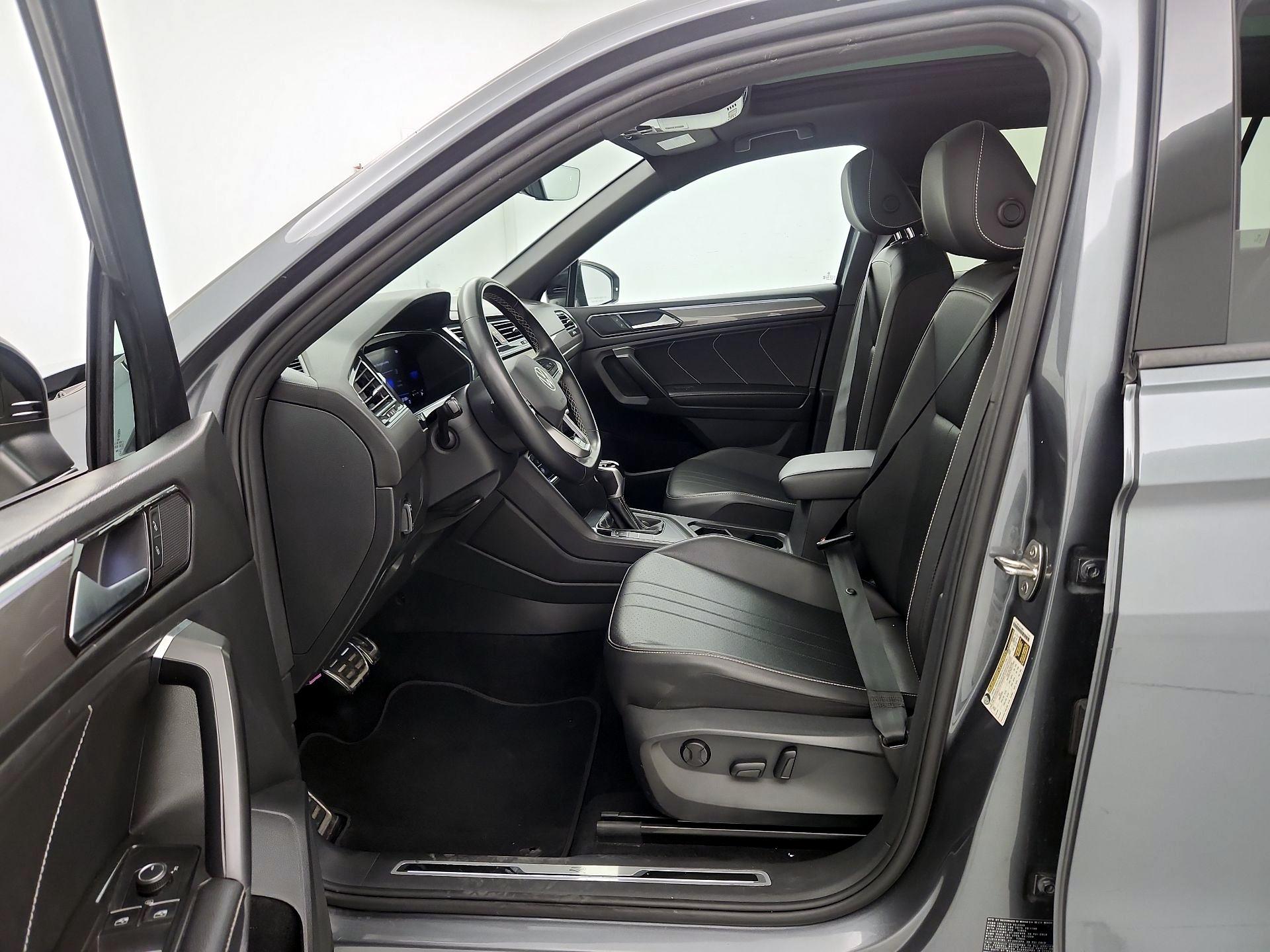 Thumbnail: 2023 Volkswagen Tiguan - 11
