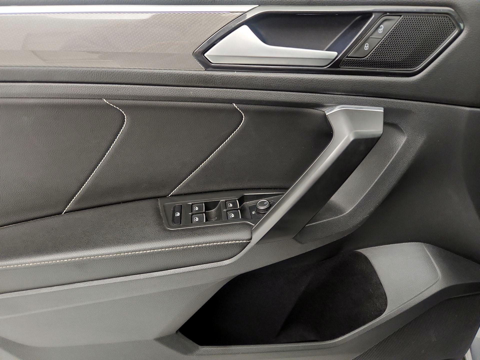 Thumbnail: 2023 Volkswagen Tiguan - 12