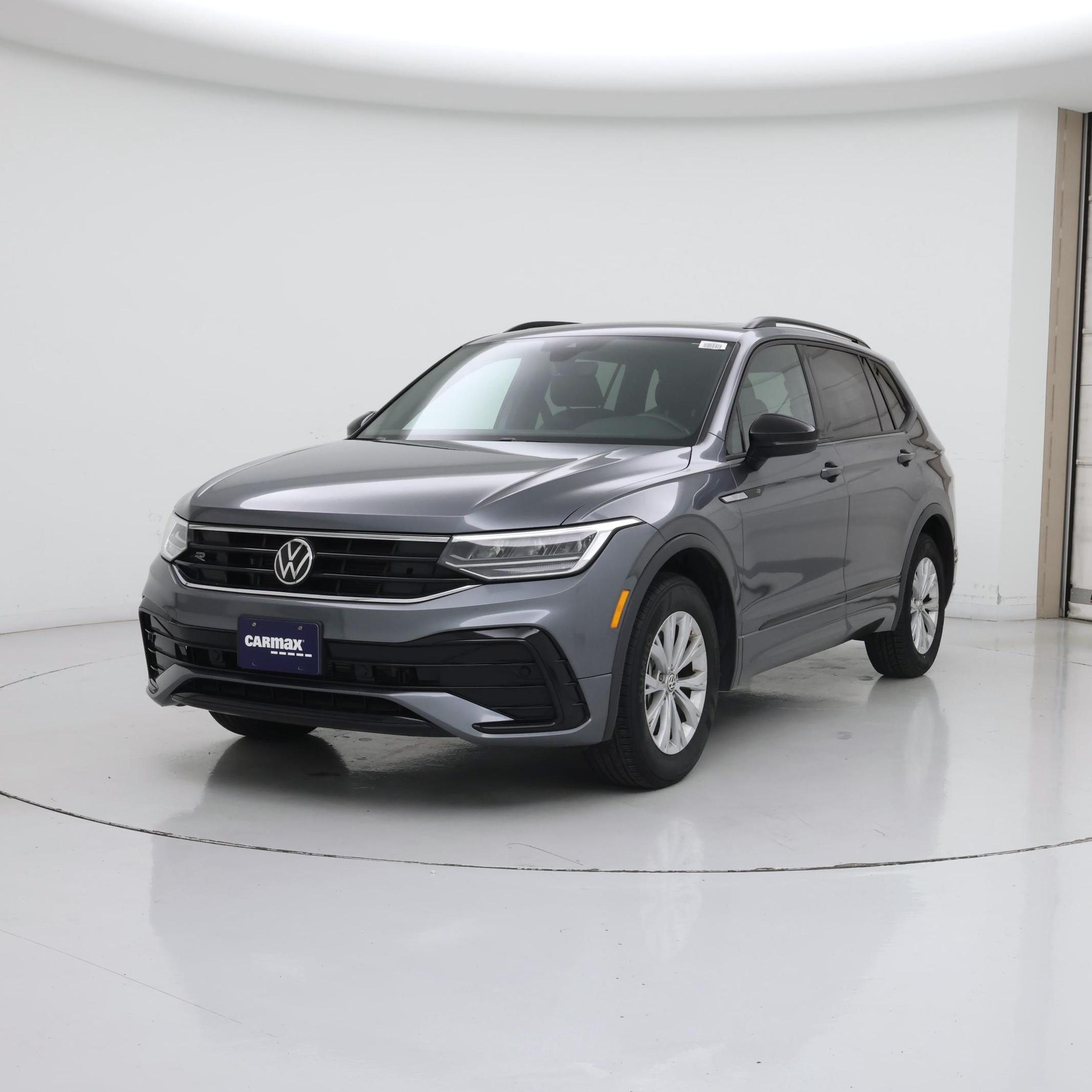 Thumbnail: 2023 Volkswagen Tiguan - 4