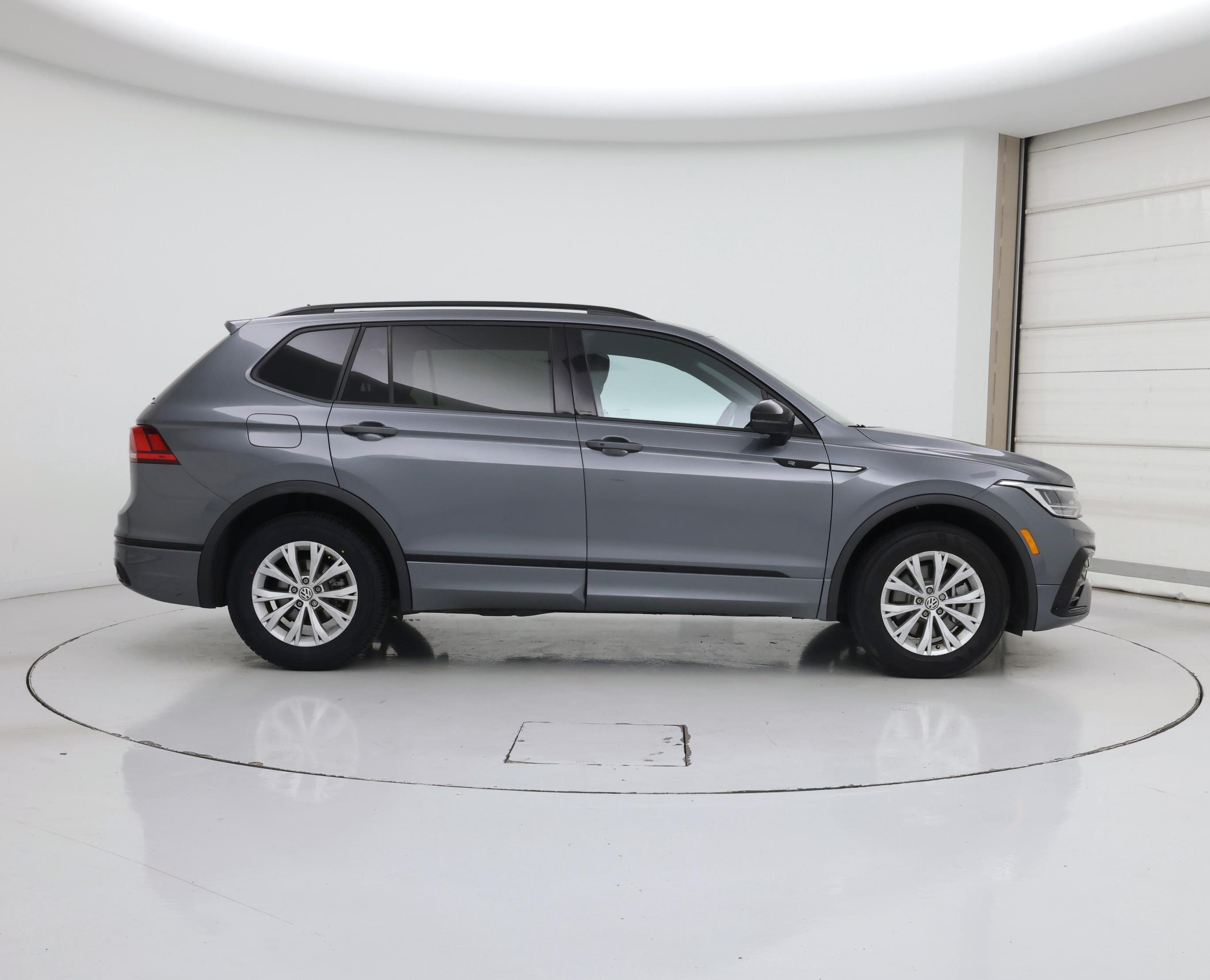 Thumbnail: 2023 Volkswagen Tiguan - 7