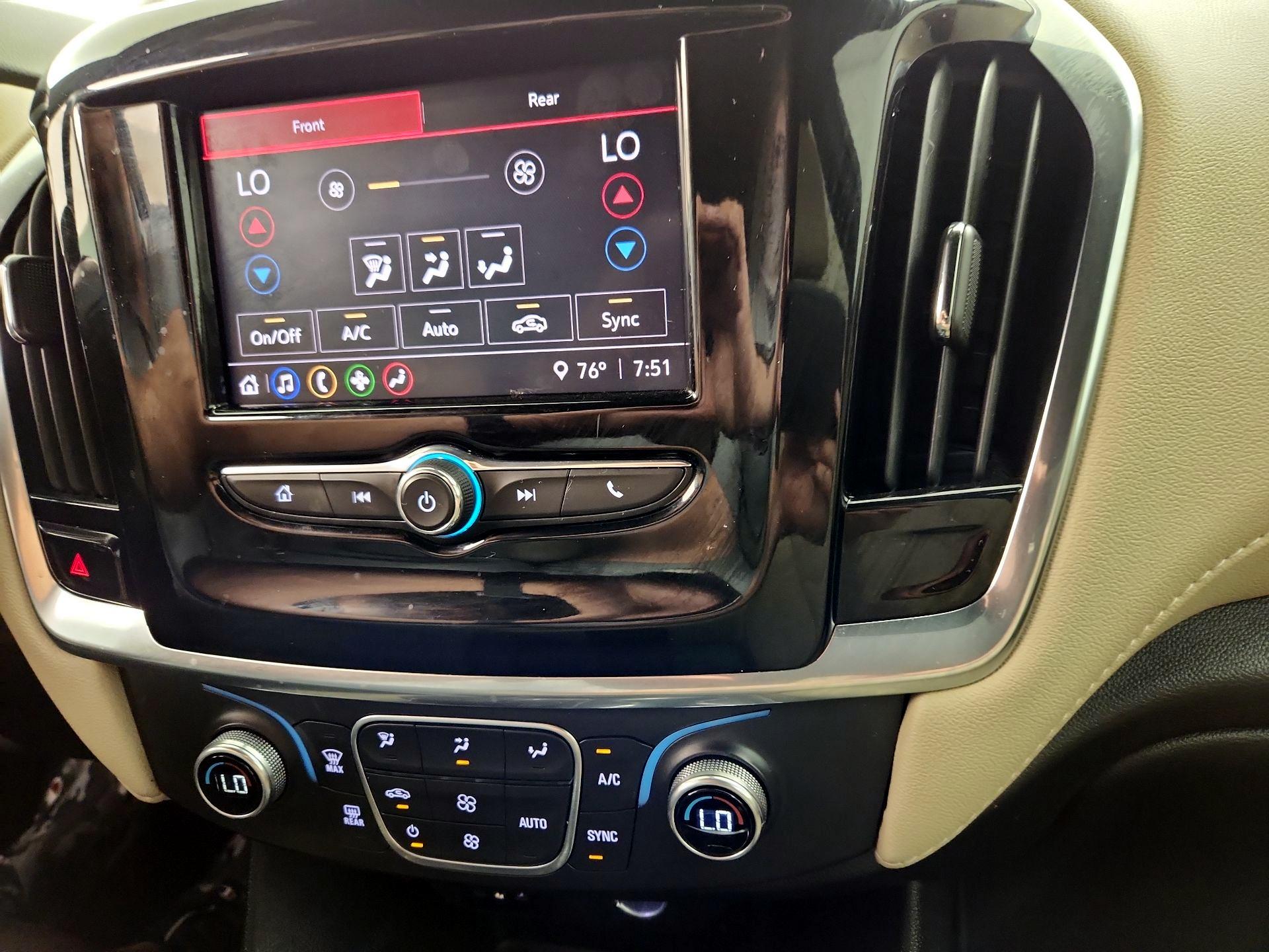Thumbnail: 2023 Chevrolet Traverse - 16