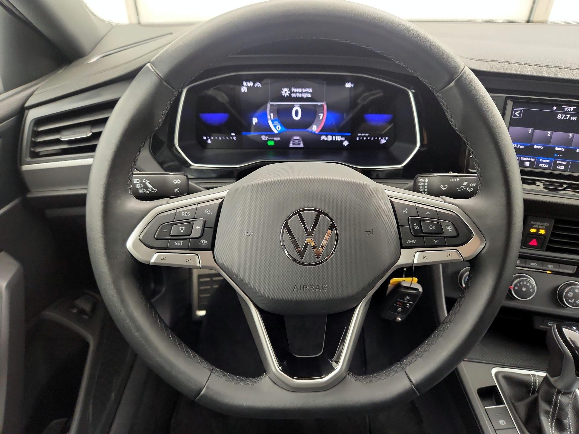 Thumbnail: 2023 Volkswagen Jetta - 10