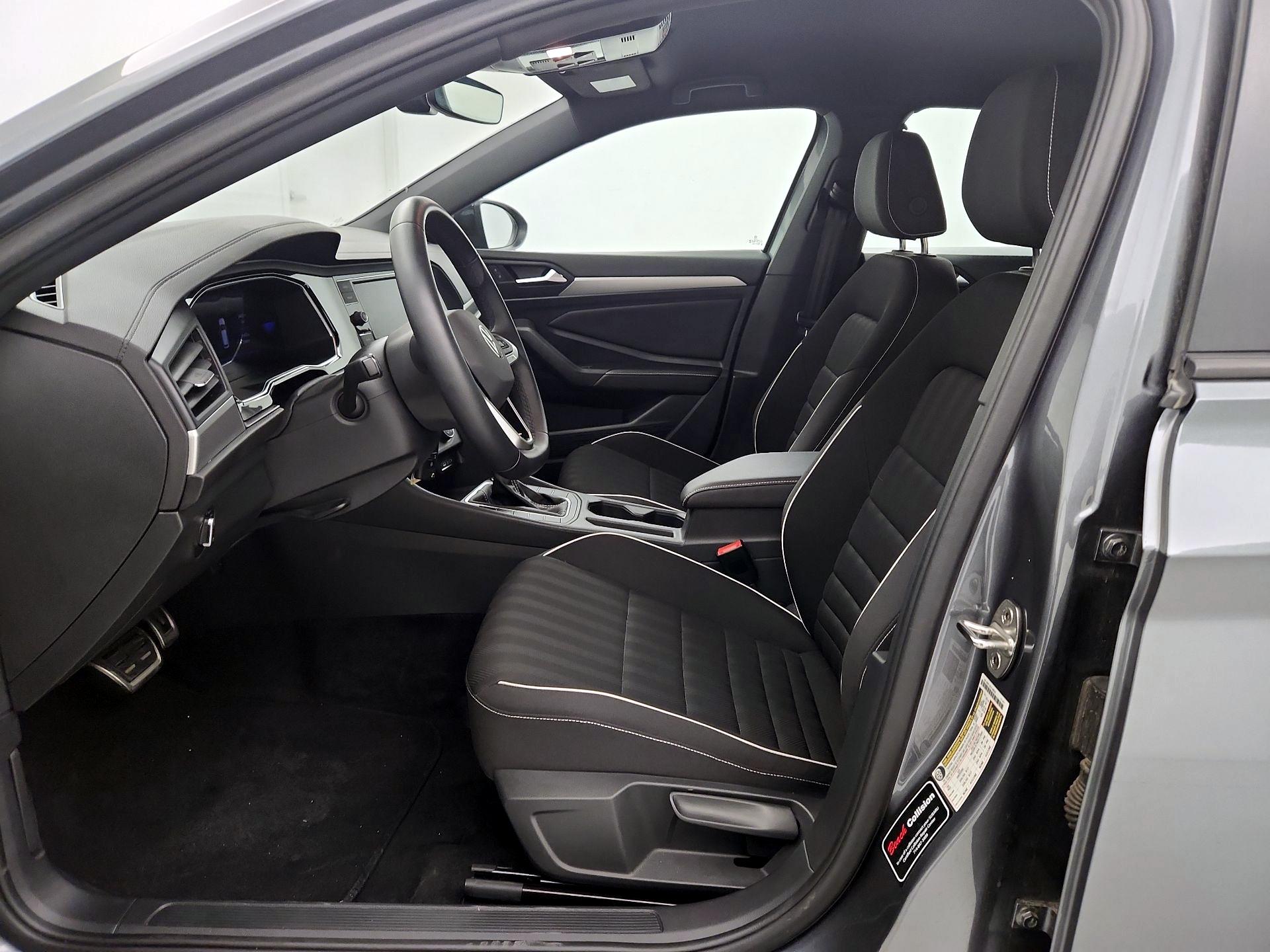 Thumbnail: 2023 Volkswagen Jetta - 11