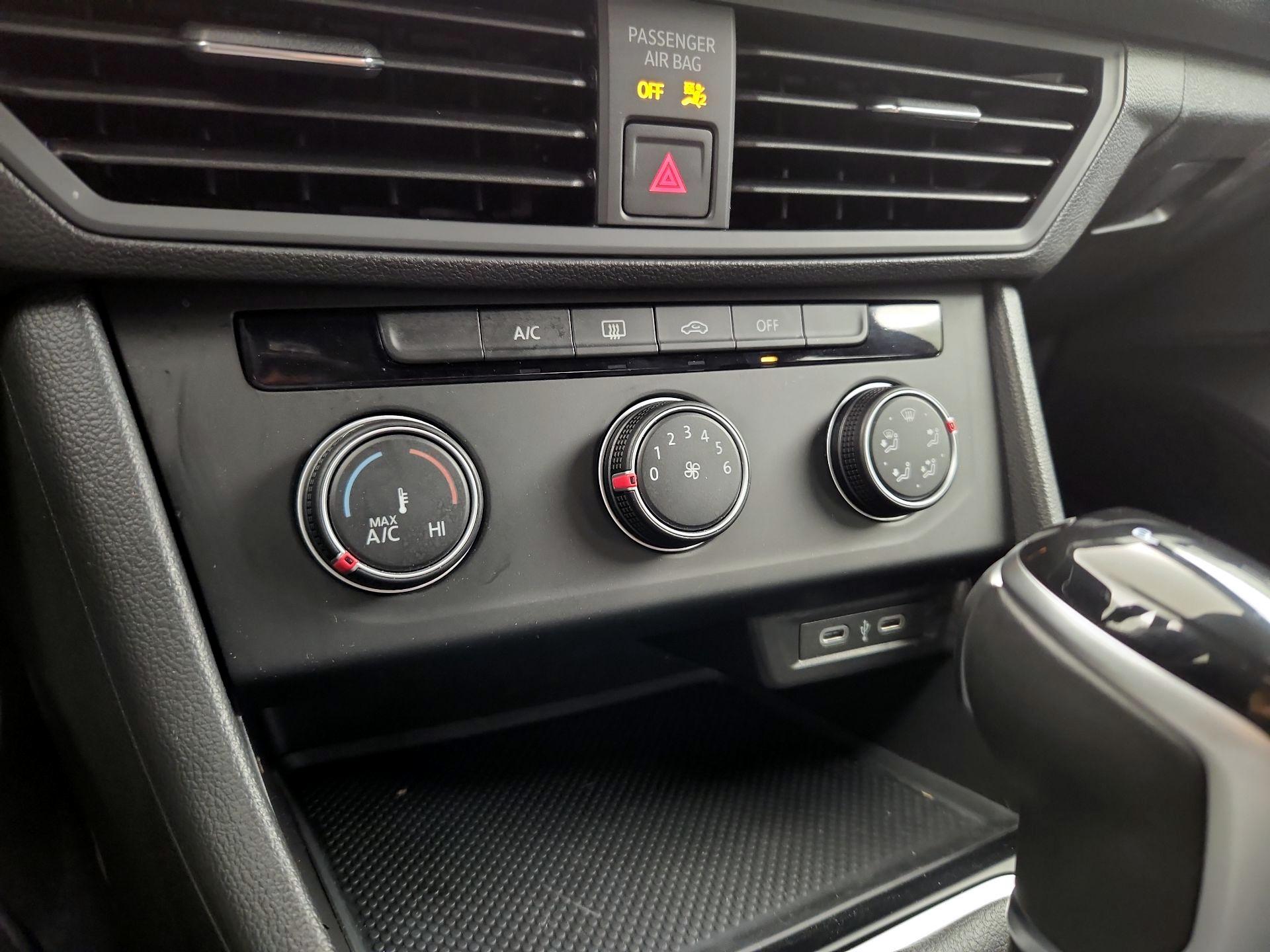 Thumbnail: 2023 Volkswagen Jetta - 16