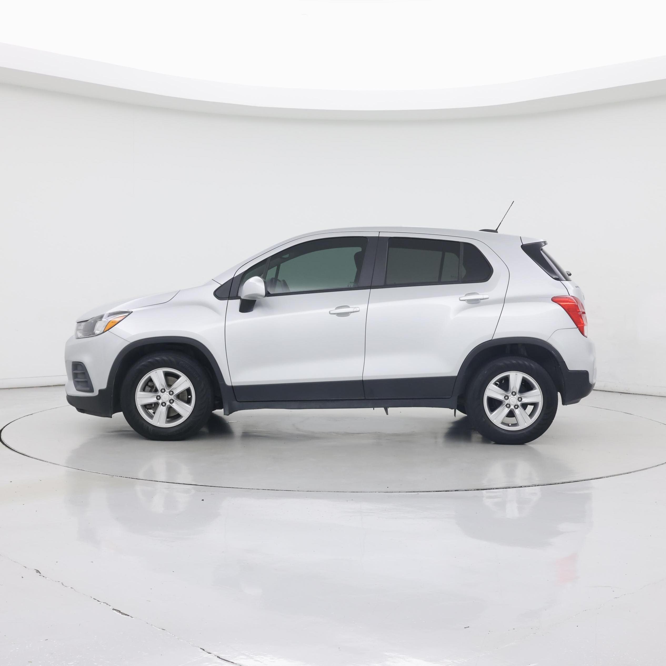 Thumbnail: 2022 Chevrolet Trax - 3