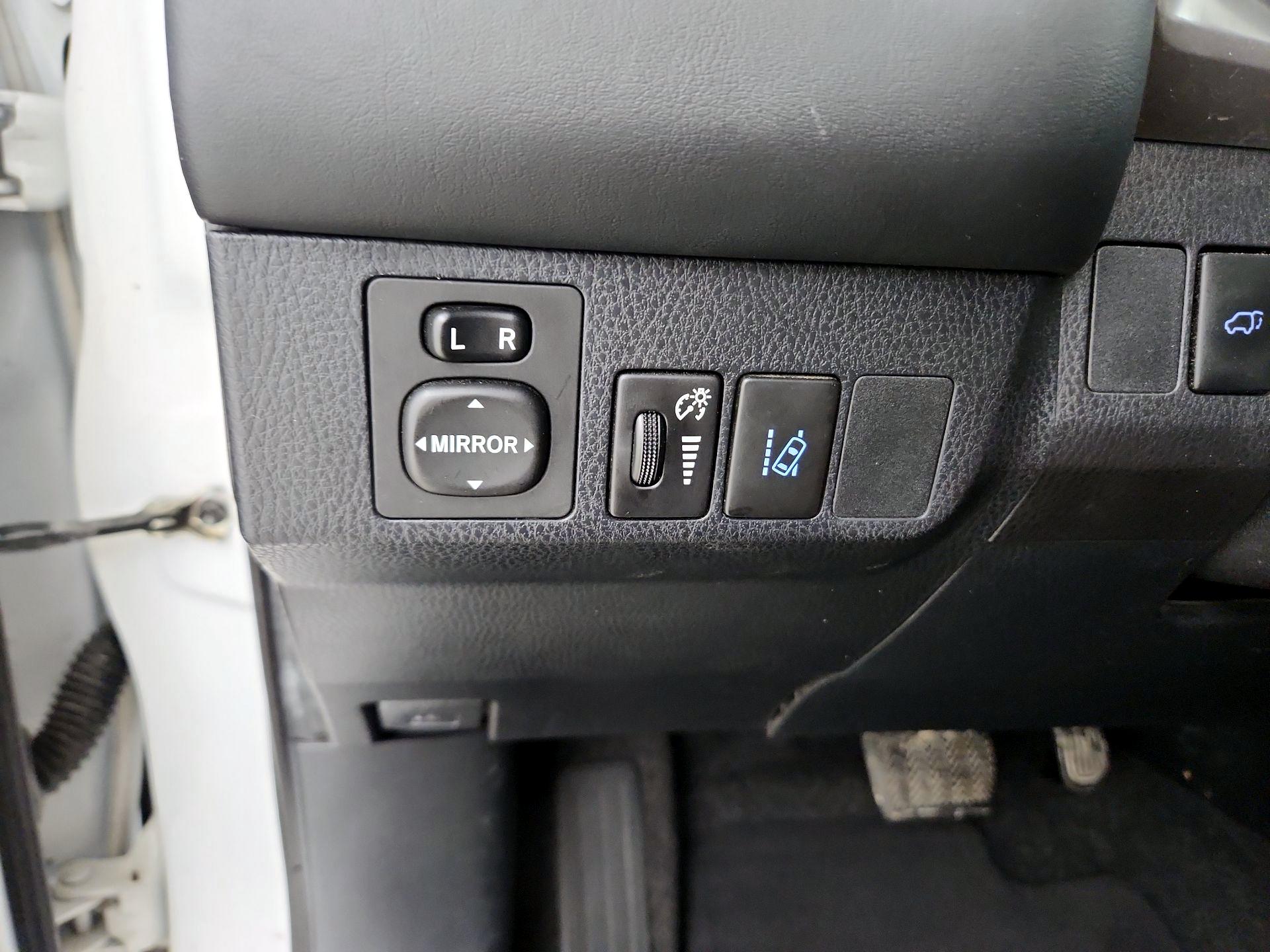 Thumbnail: 2018 Toyota RAV4 - 11