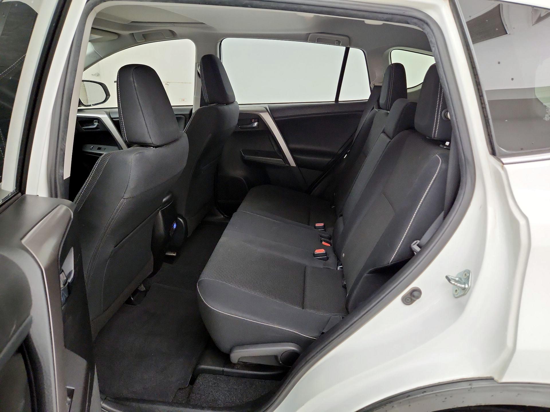 Thumbnail: 2018 Toyota RAV4 - 19