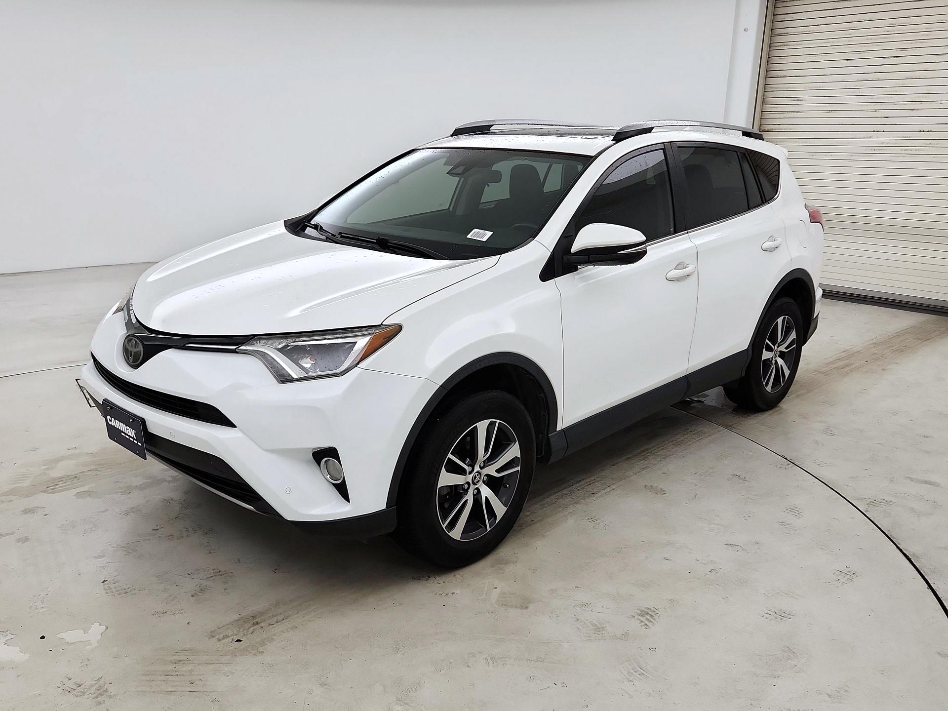 Thumbnail: 2018 Toyota RAV4 - 3