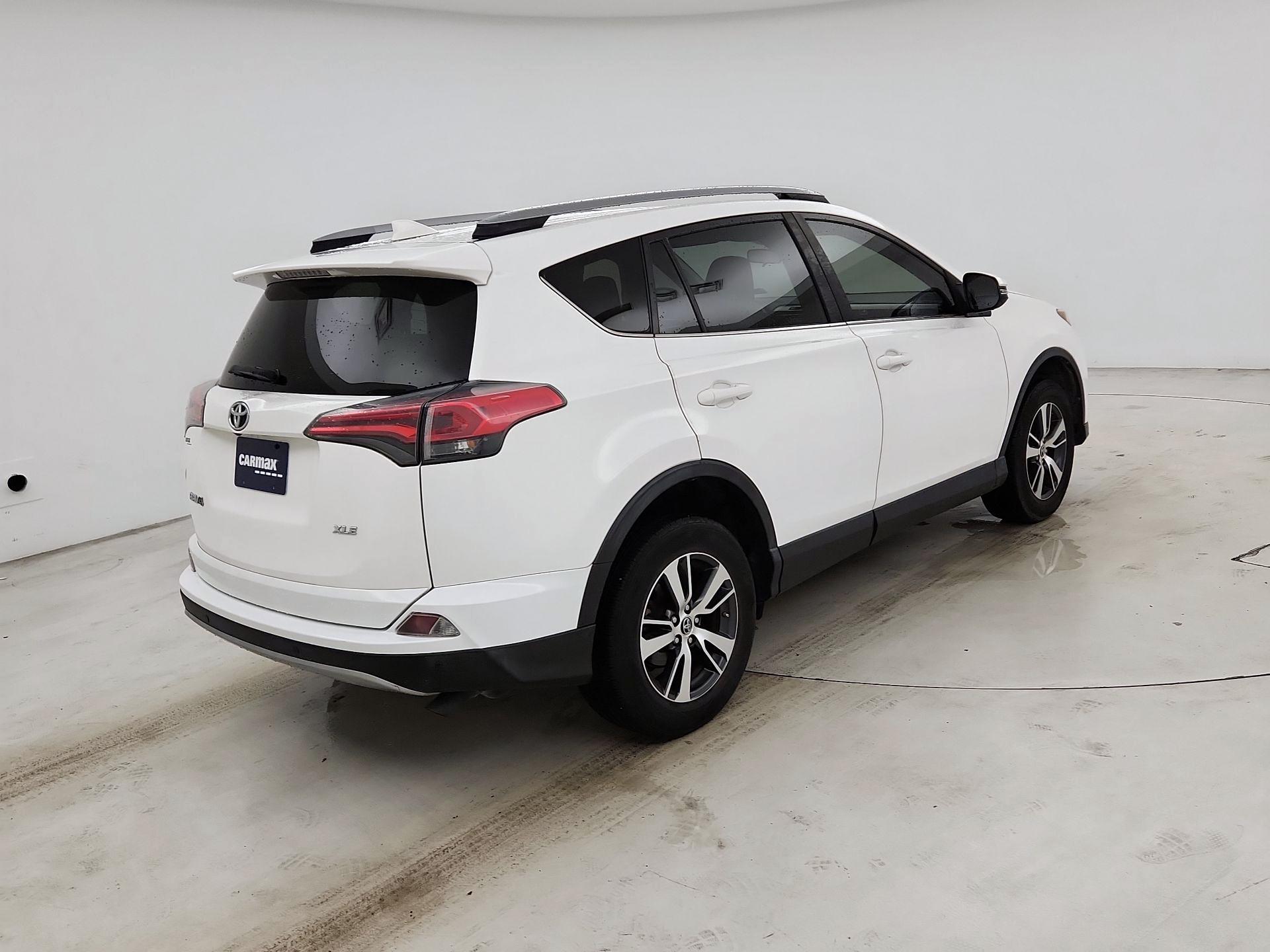 Thumbnail: 2018 Toyota RAV4 - 5