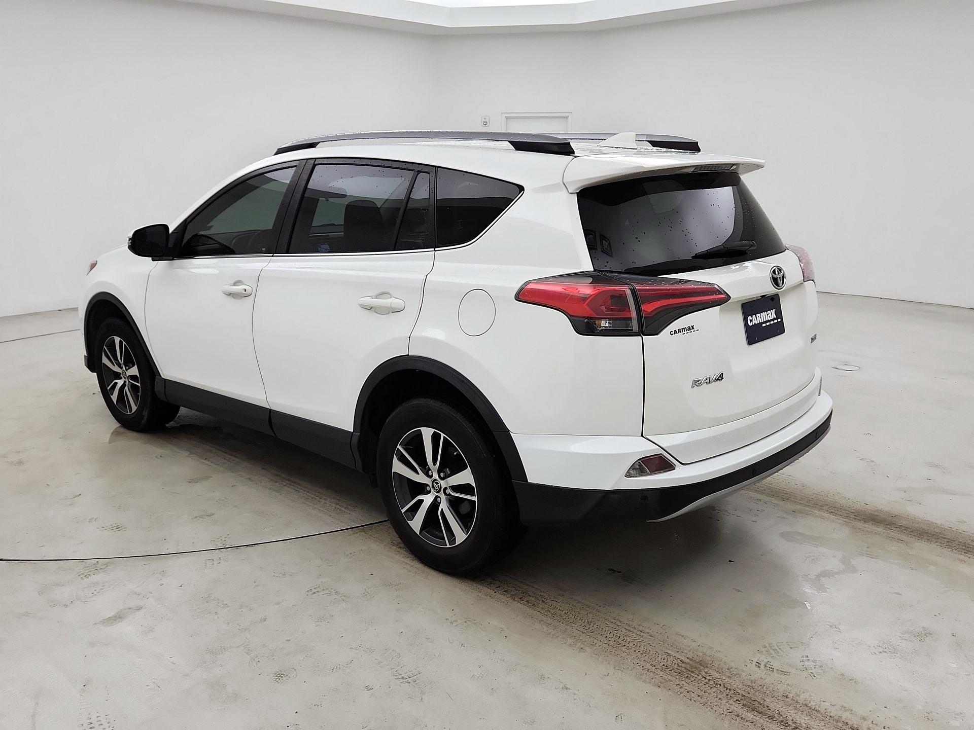 Thumbnail: 2018 Toyota RAV4 - 7