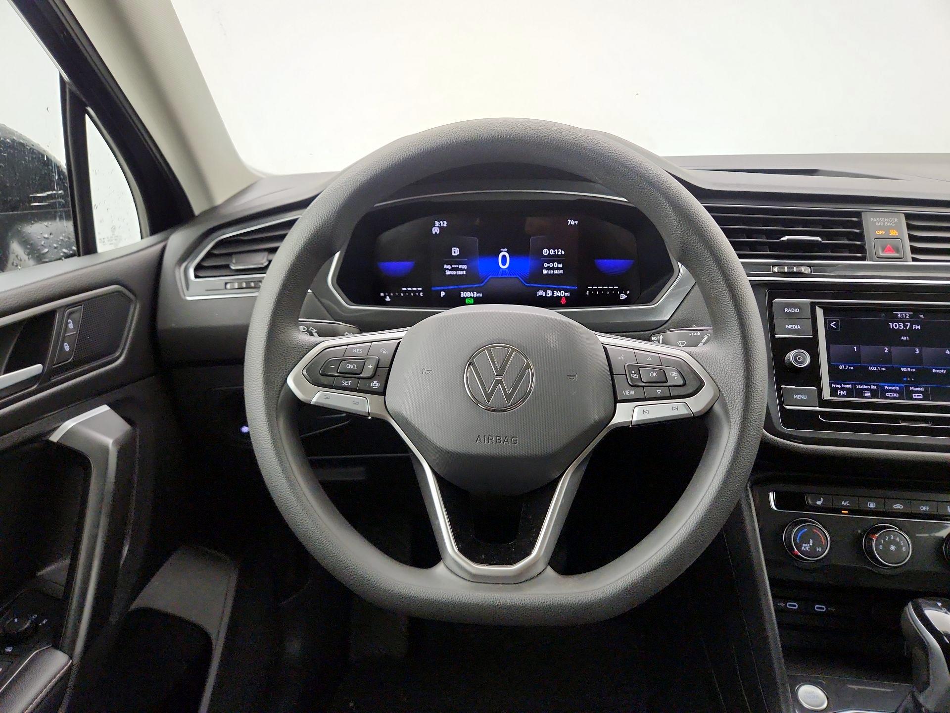 Thumbnail: 2023 Volkswagen Tiguan - 10